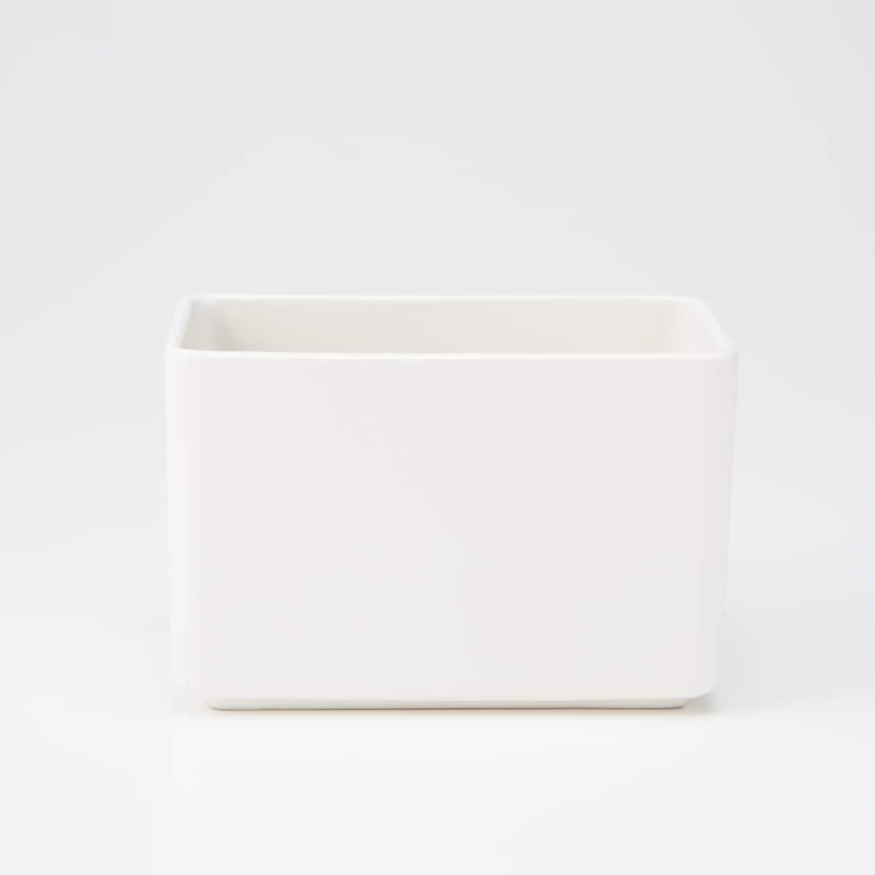 瀬戸焼　磁器角鉢　白・約１７×１０×高さ１１ｃｍ