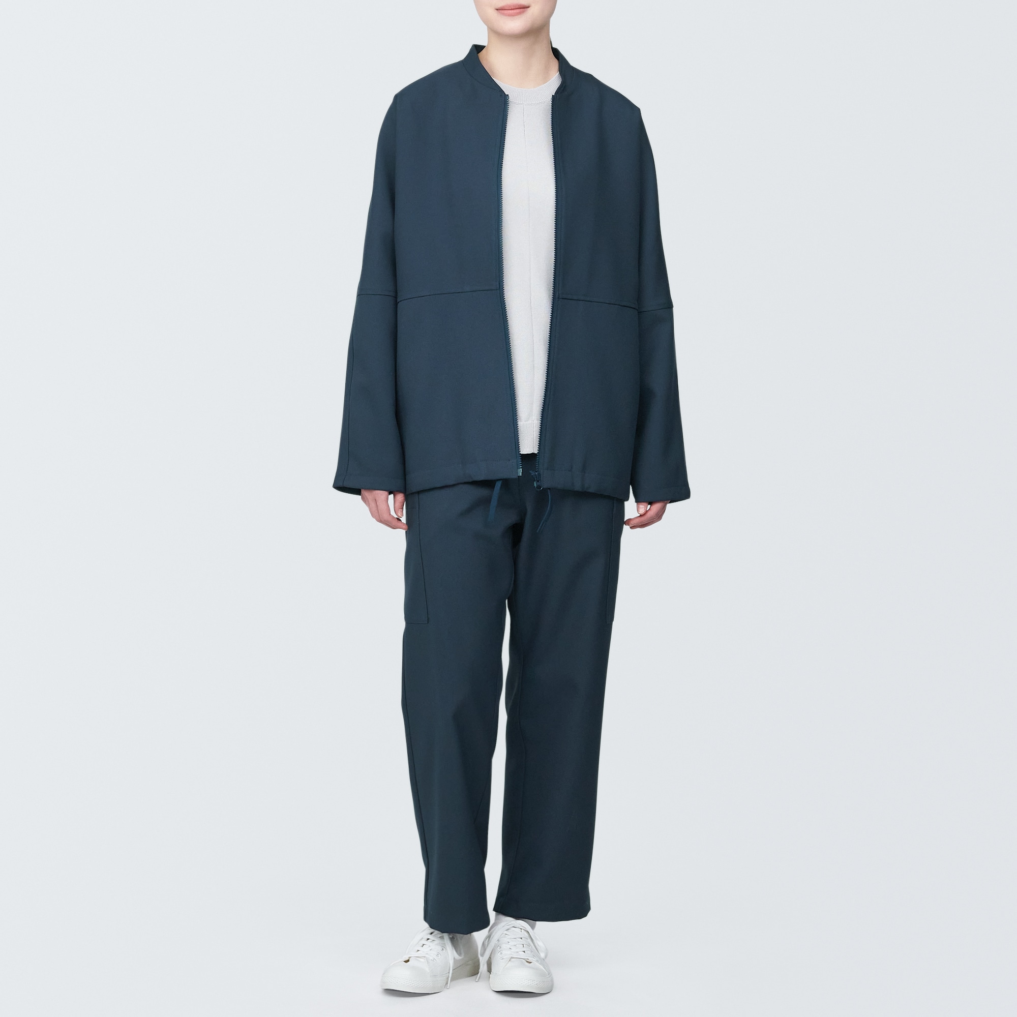 汚れが落ちやすいカーゴパンツ