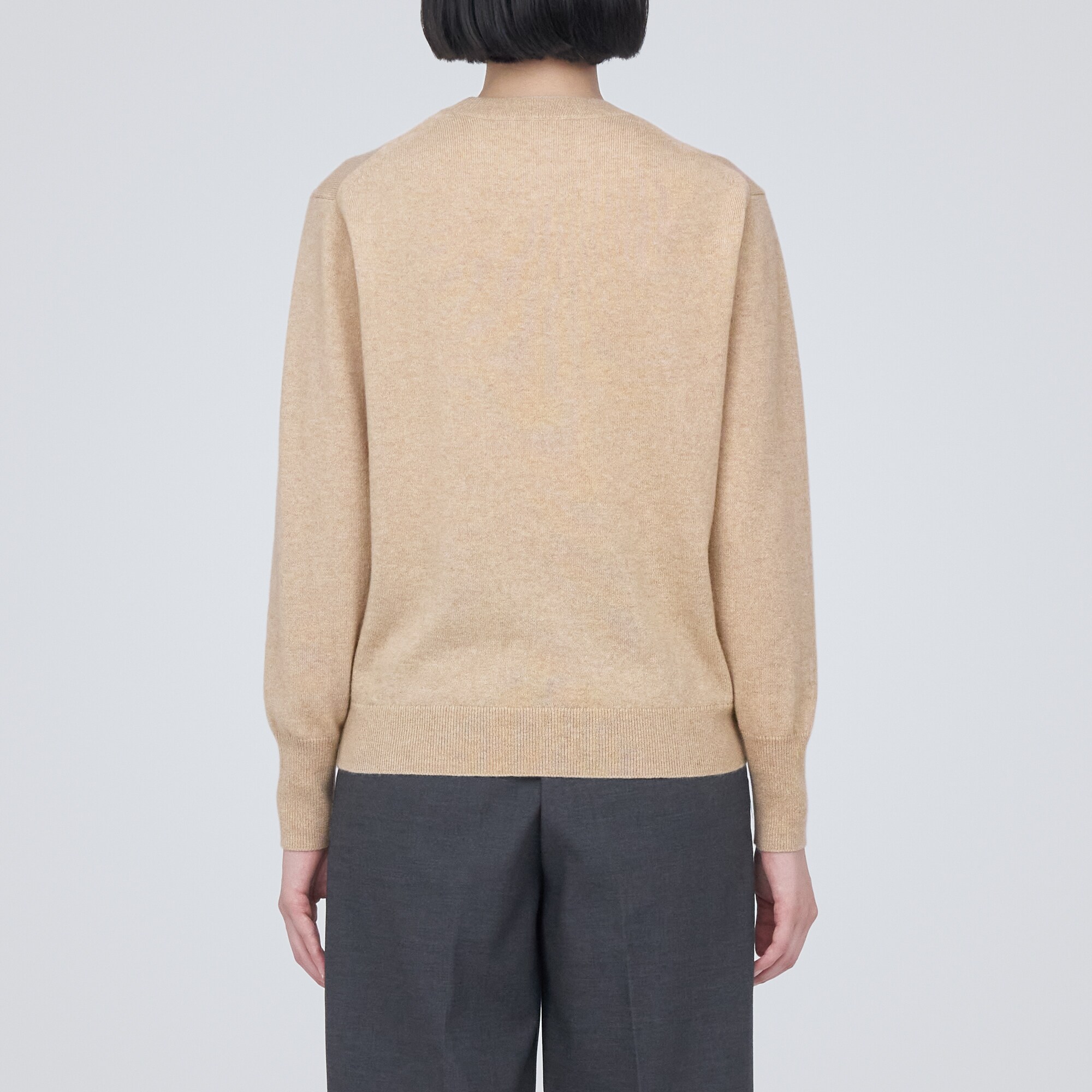 自然のまんまの色　カシミヤ　クルーネックセーター（数量限定）