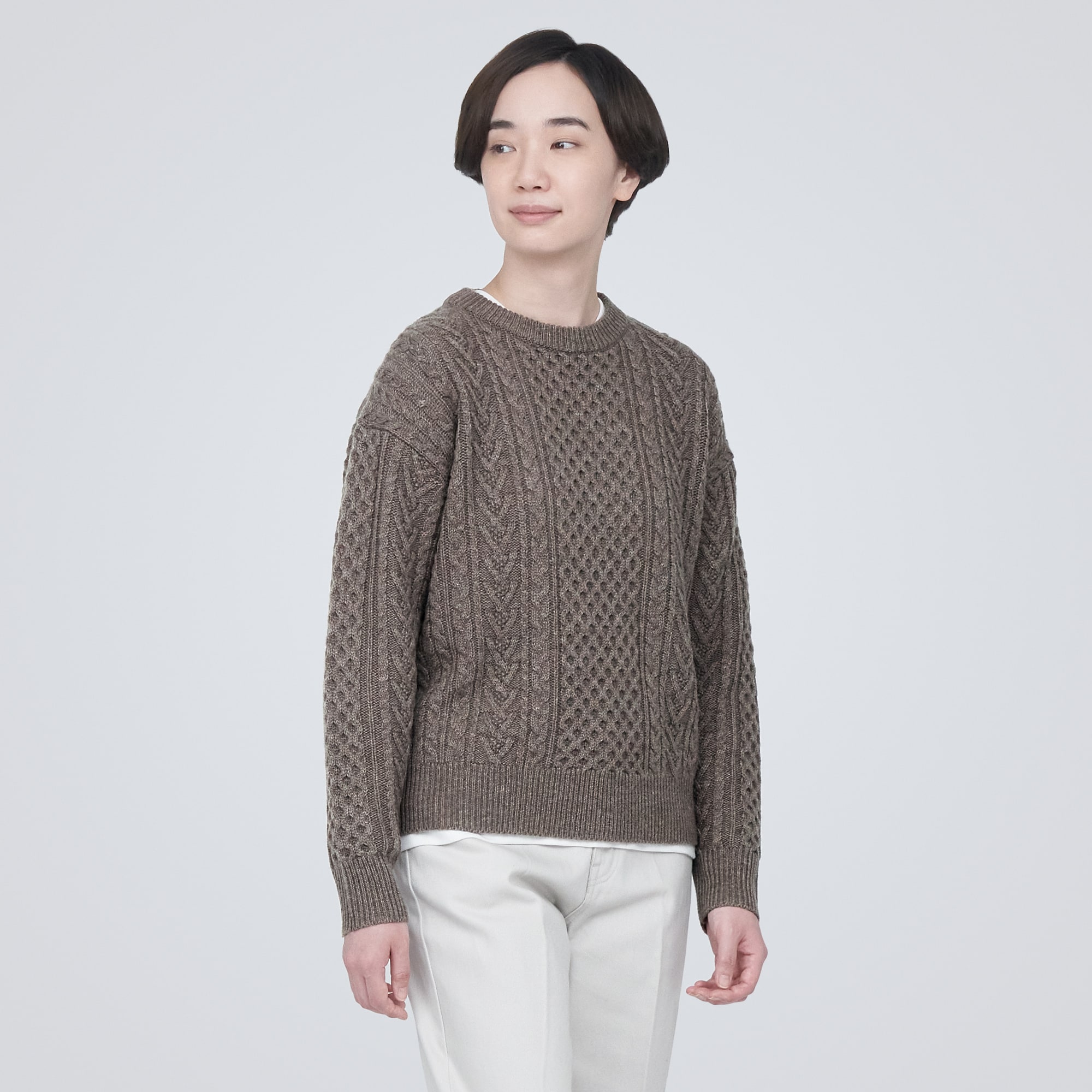 メリノウールケーブル柄クルーネックセーター