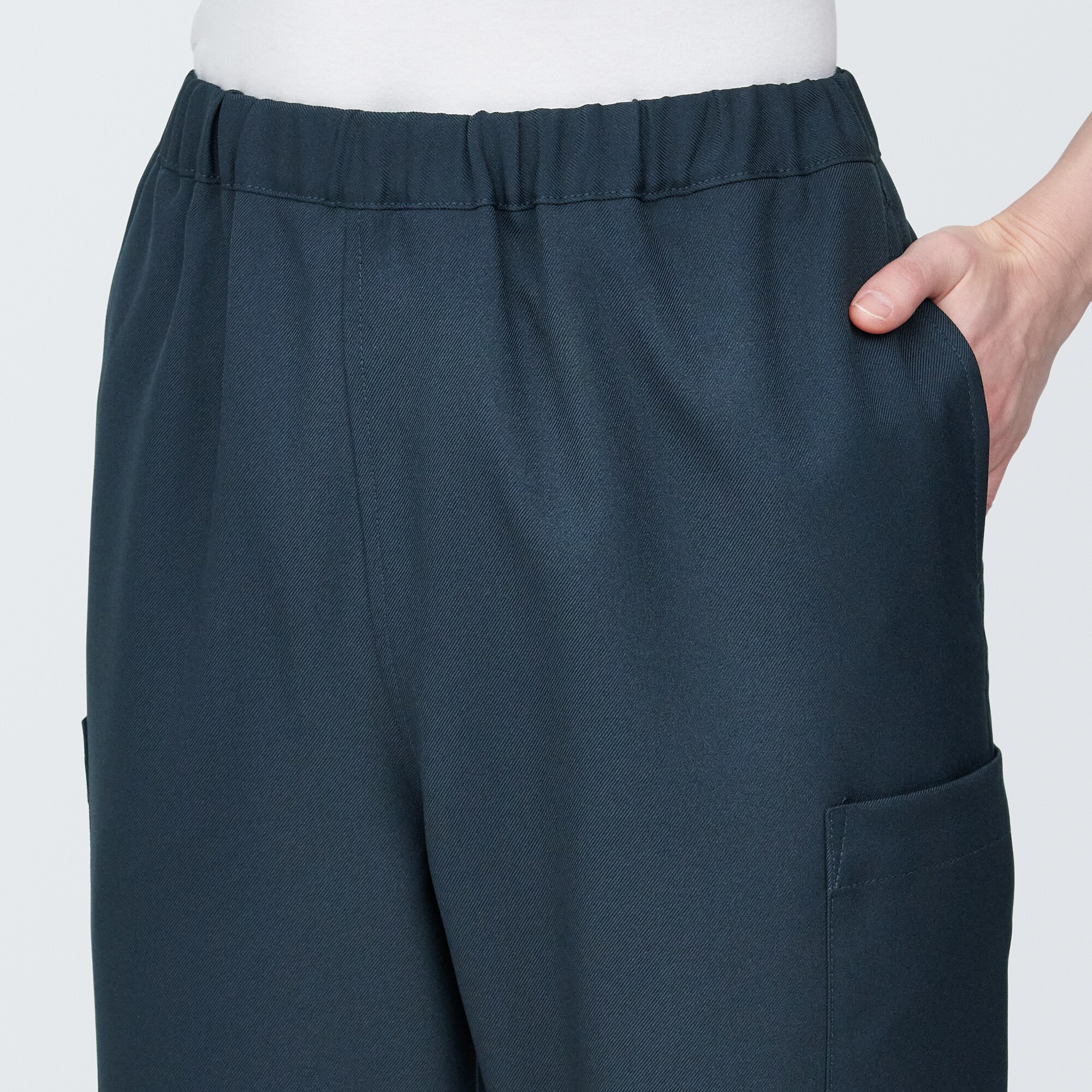 汚れが落ちやすいカーゴパンツ