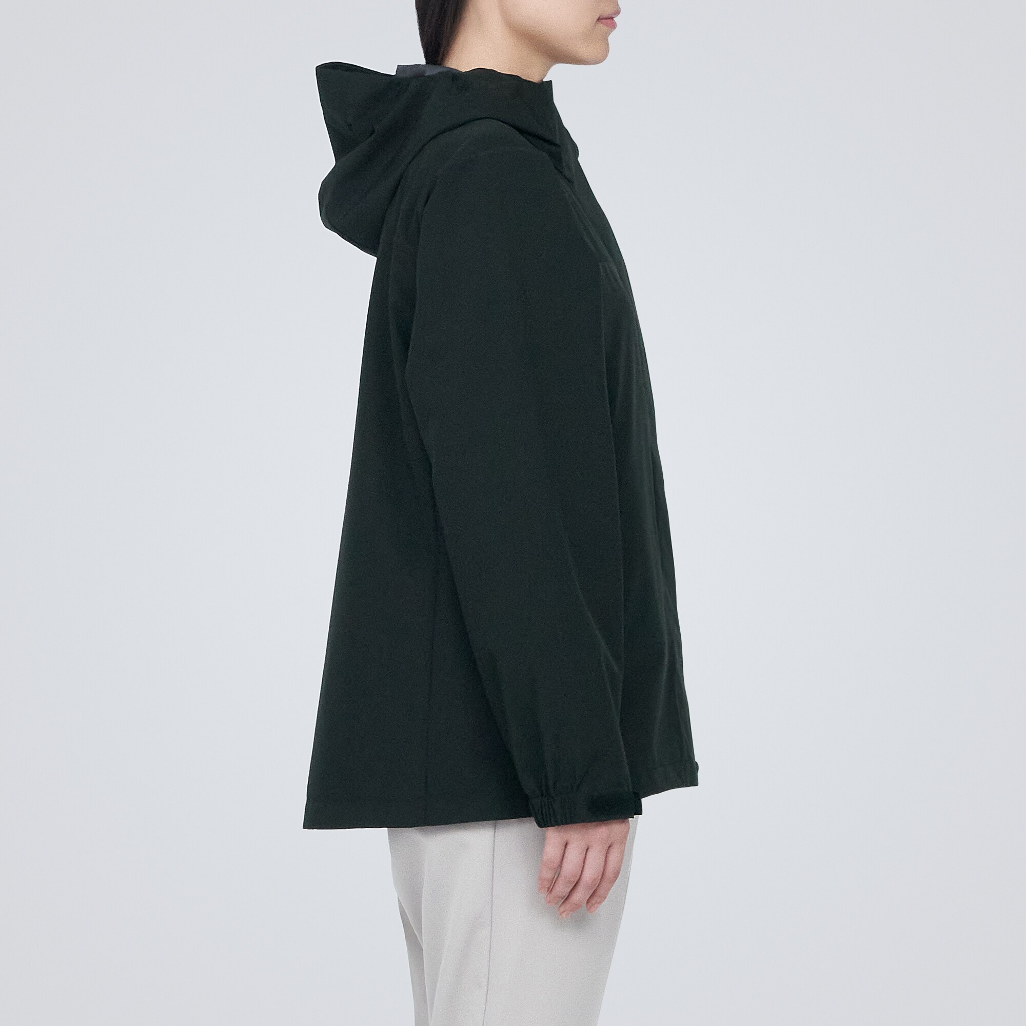 蒸れにくい　撥水フード付きジャケット