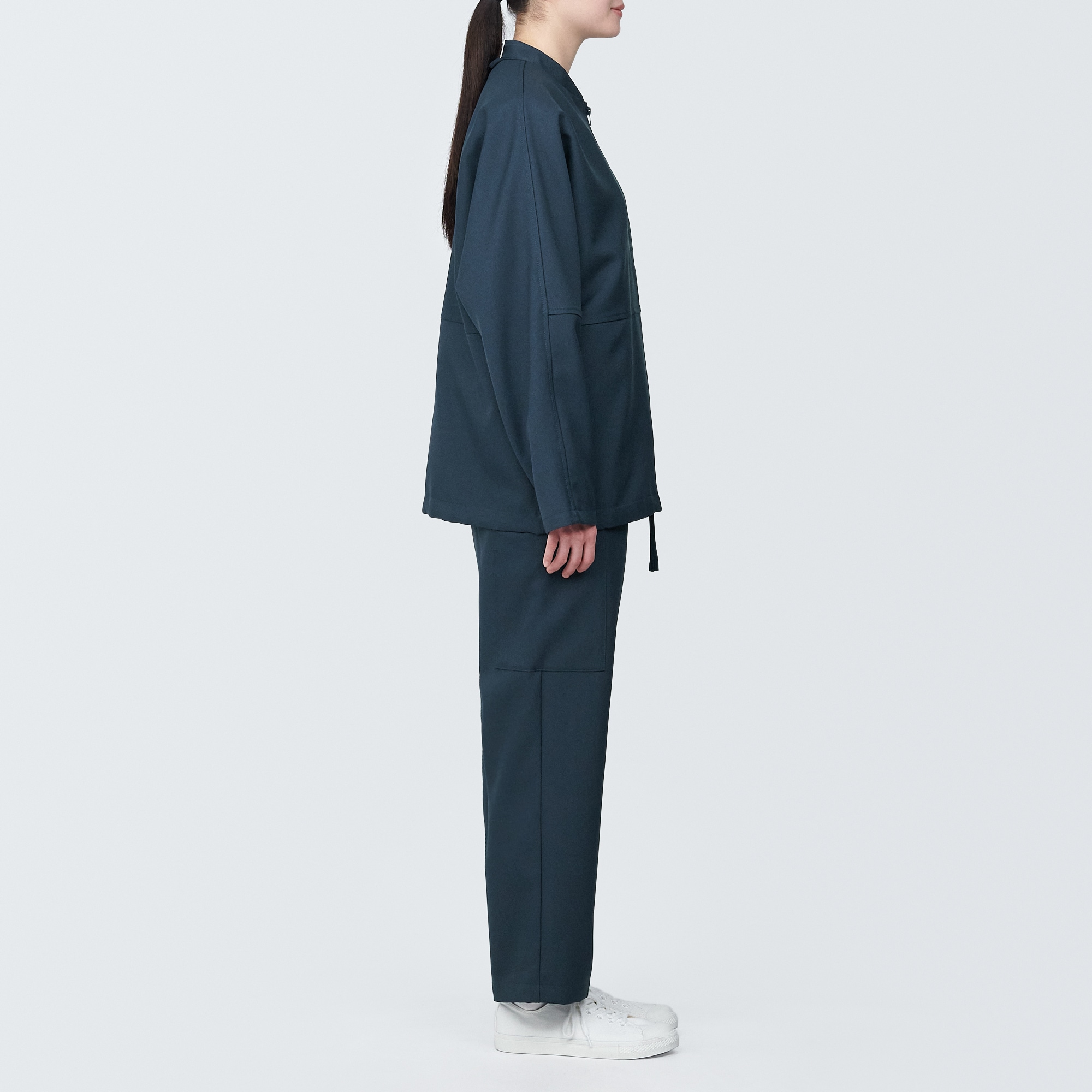 汚れが落ちやすいカーゴパンツ