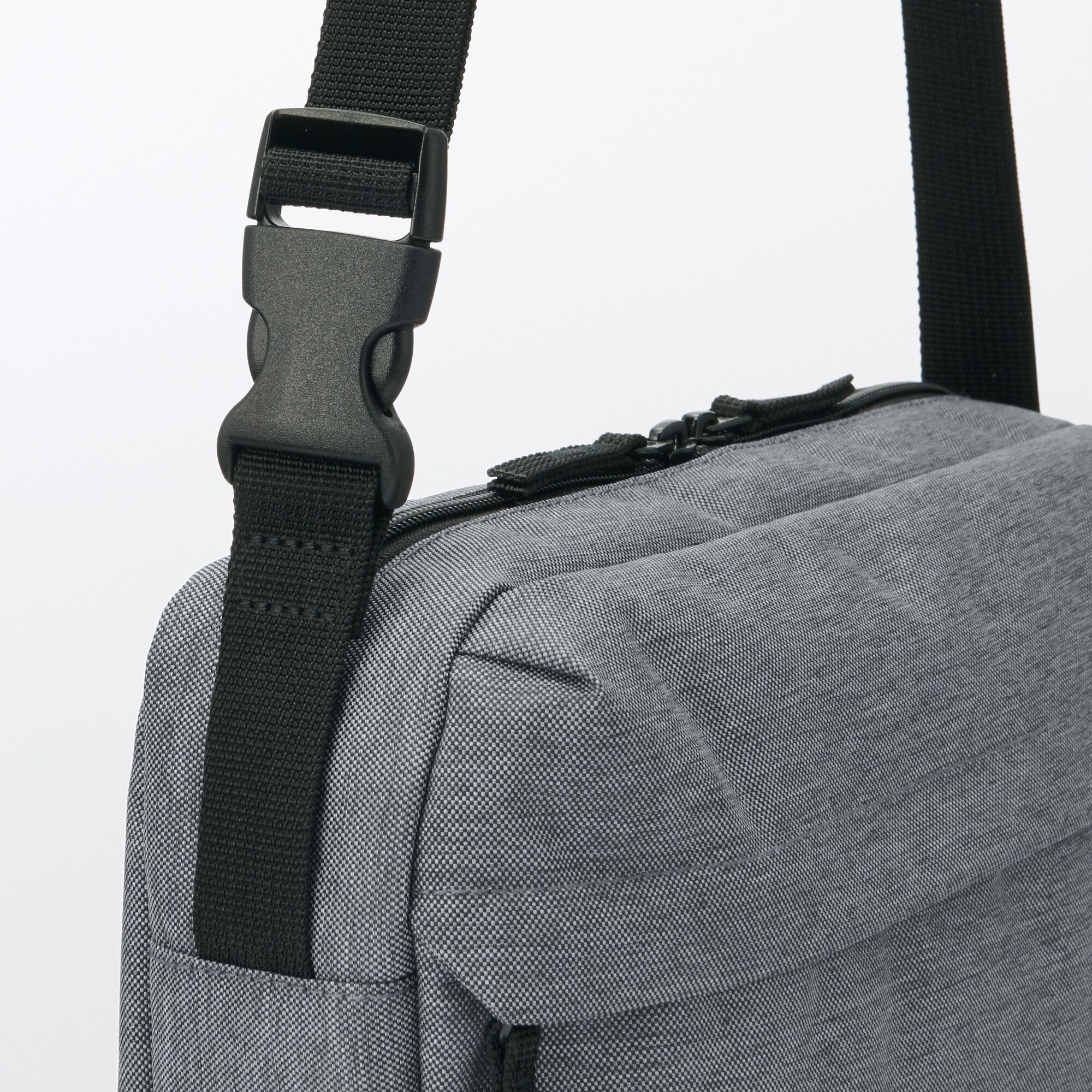 ウエストポーチにもなる　撥水ショルダーバッグ