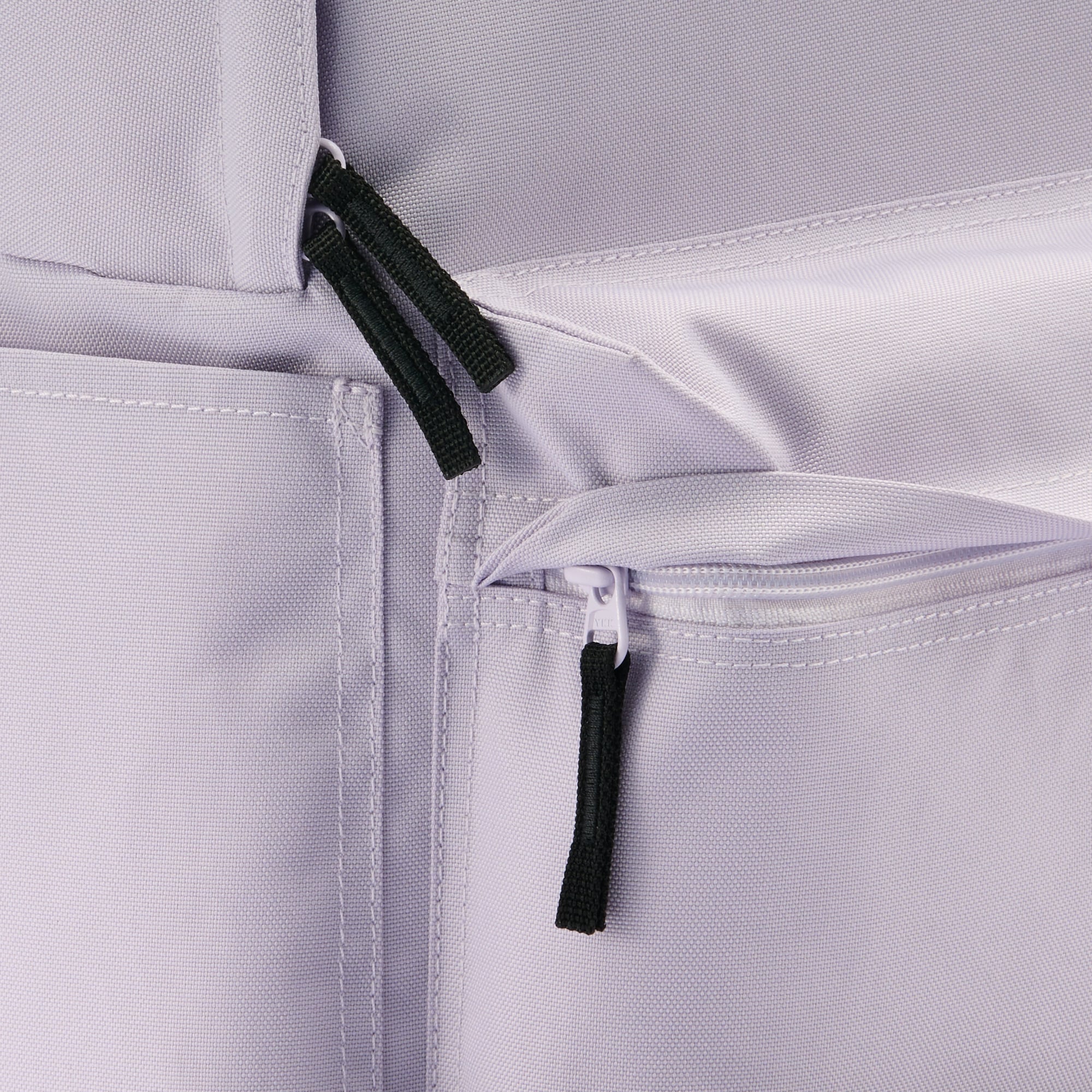 肩の負担を軽くする　撥水リュックサック