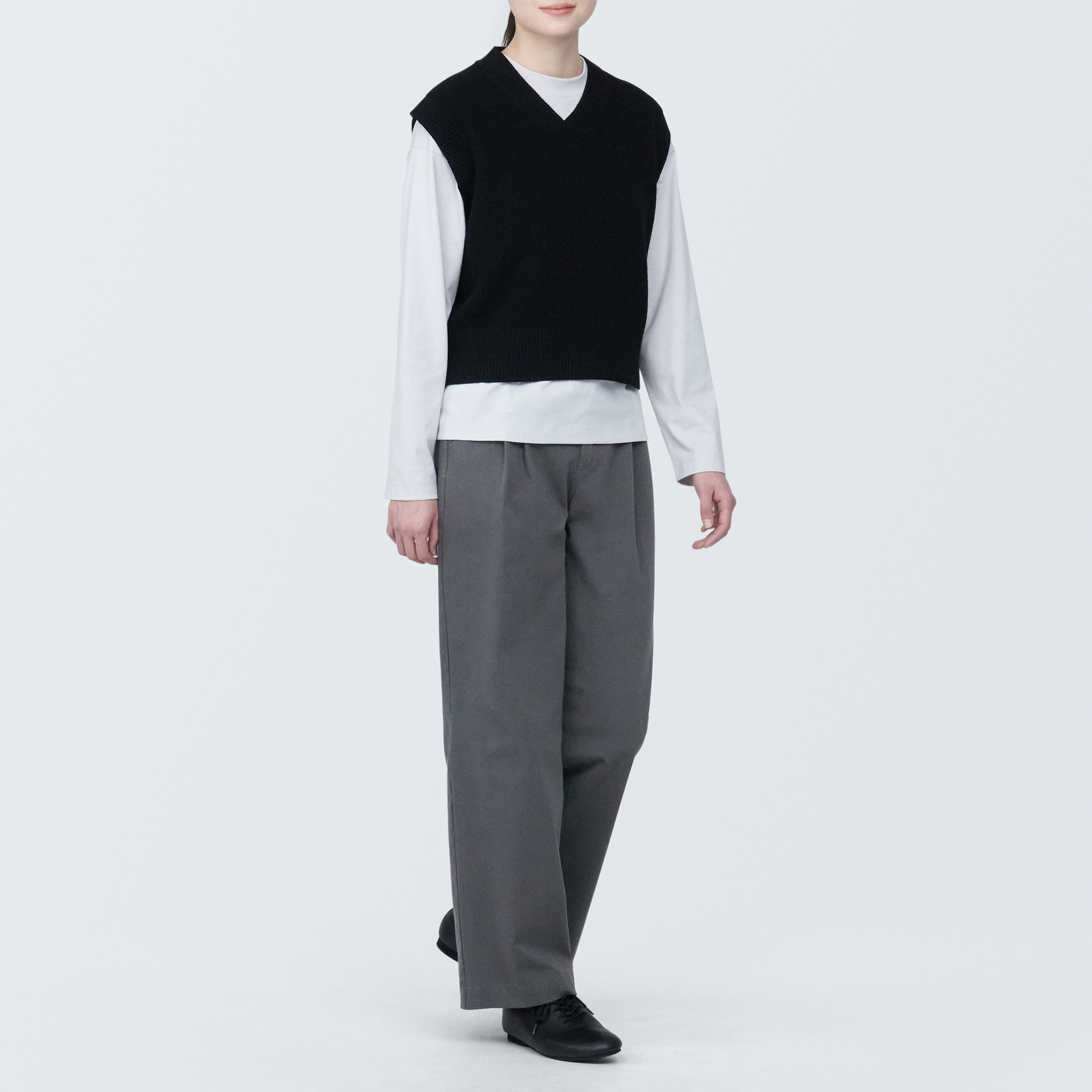 婦人　縦横ストレッチチノタックワイドパンツ　股下長め