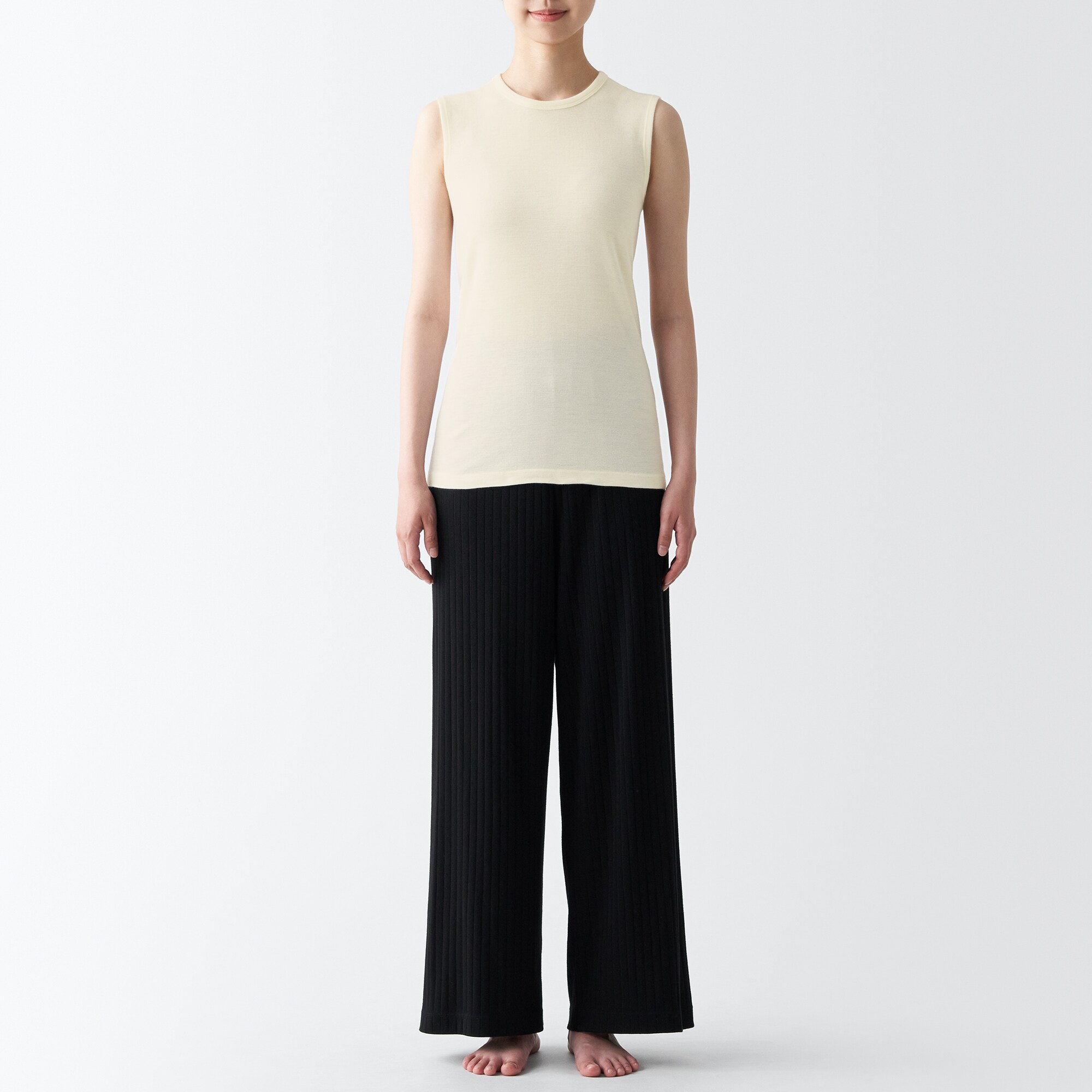 ウールスリーブレスＴシャツ