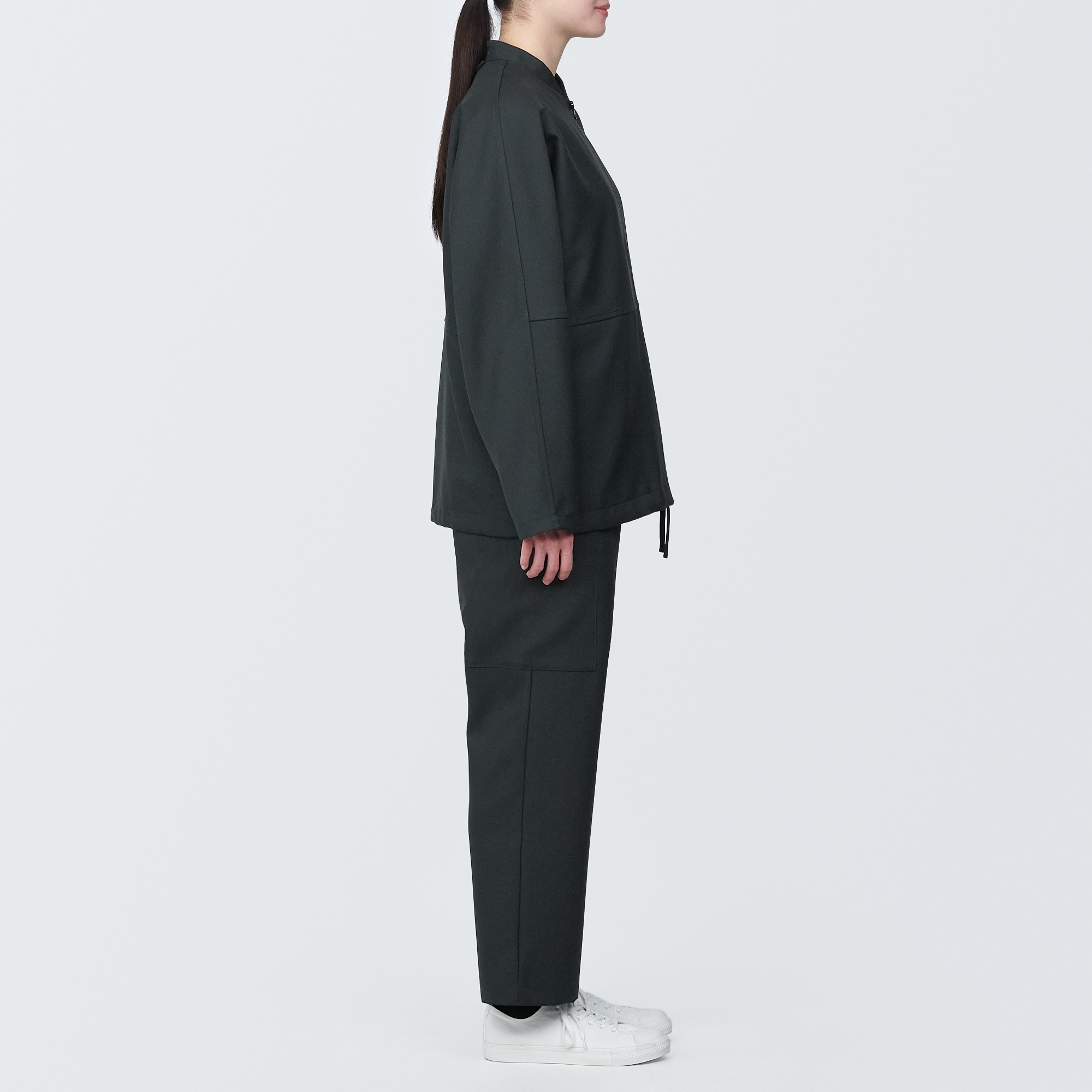 汚れが落ちやすいカーゴパンツ