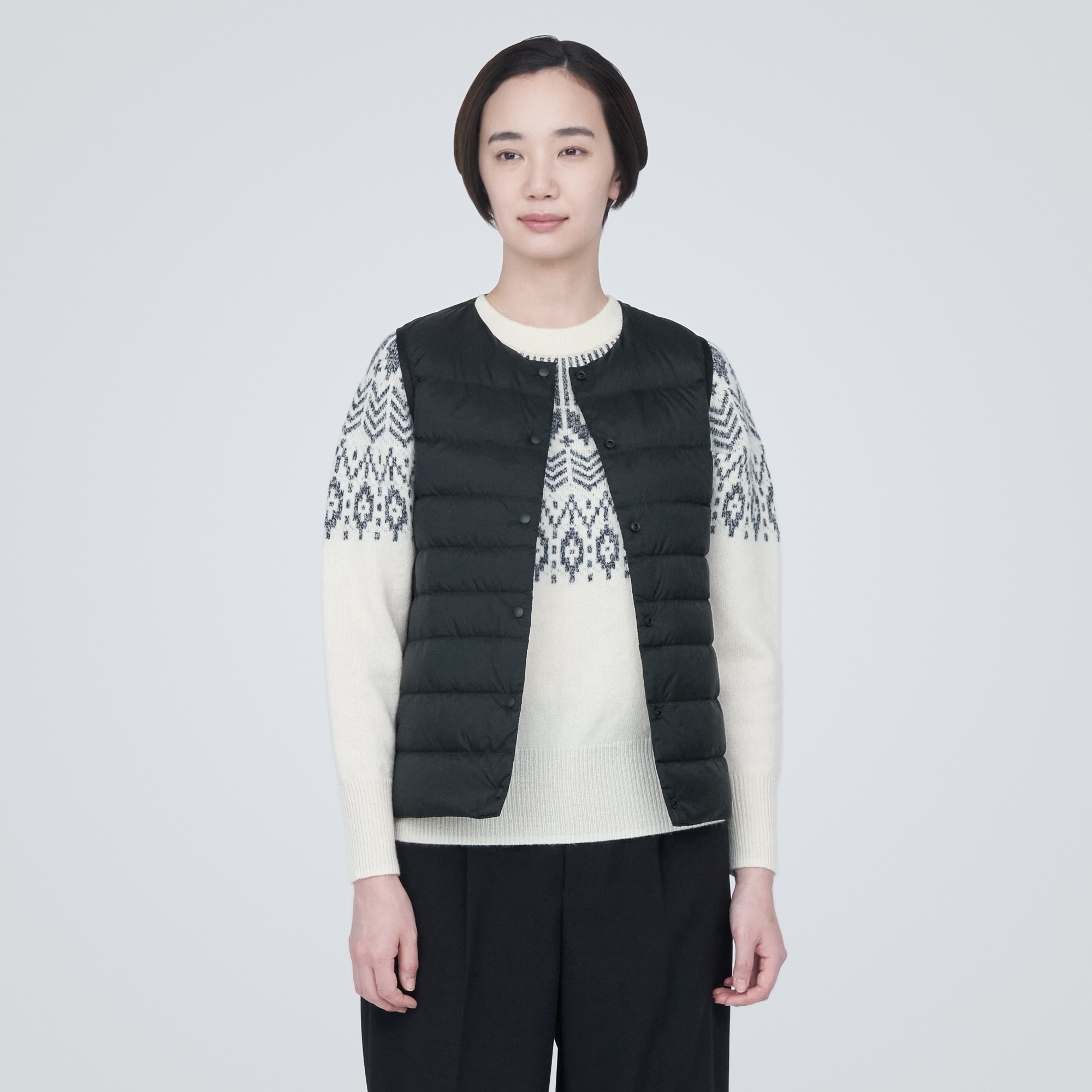 軽量ダウンノーカラーベスト（帯電防止裏地）