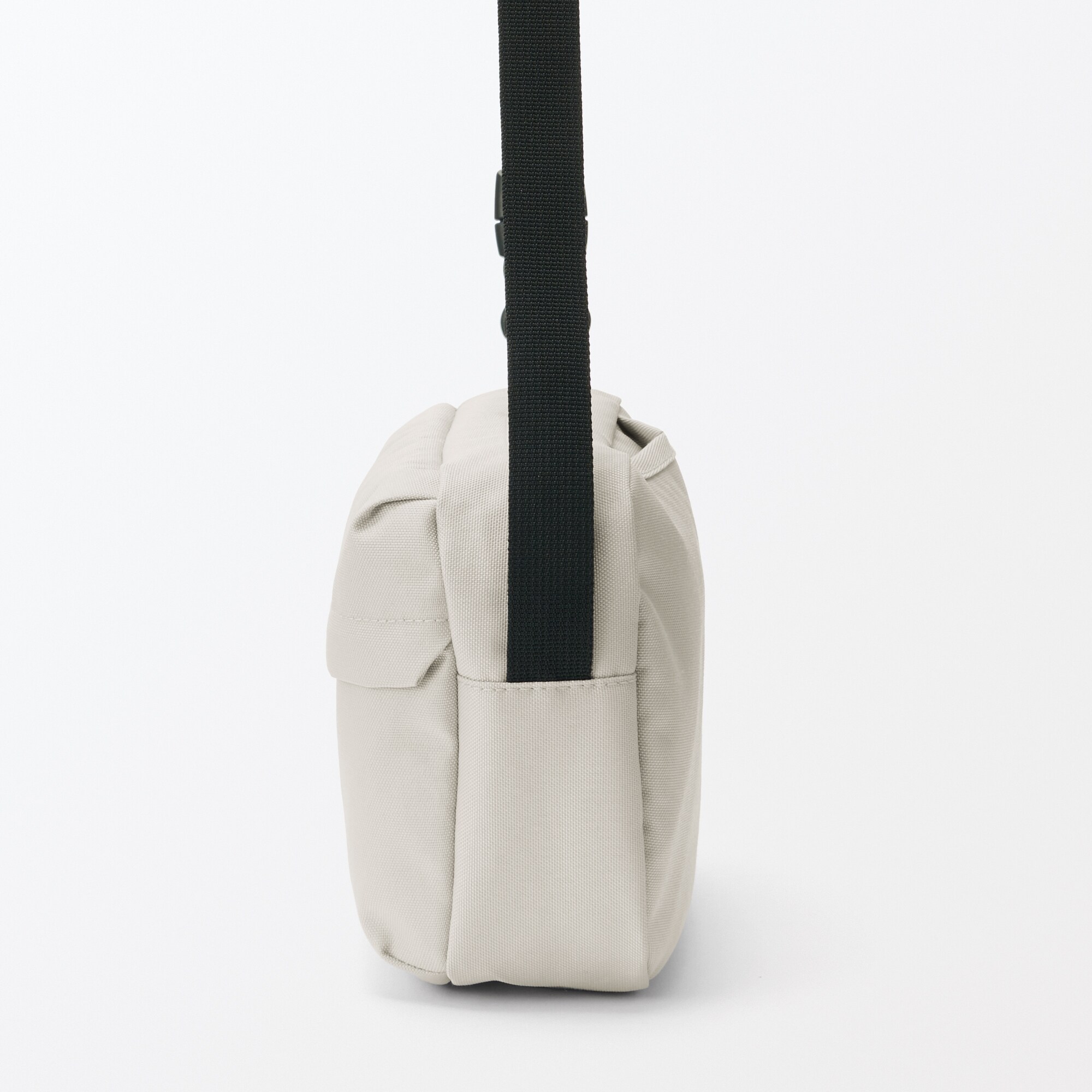 ウエストポーチにもなる　撥水ショルダーバッグ