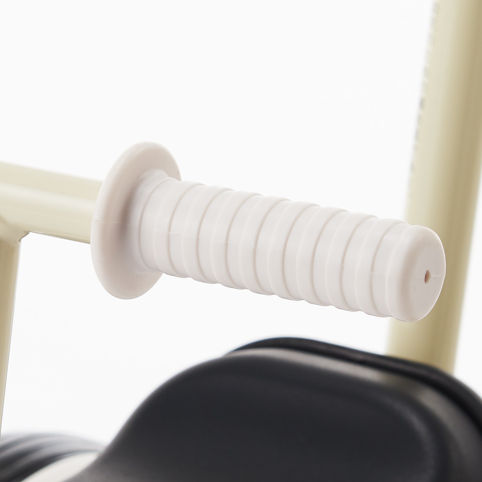 三輪車・舵取り棒付き　アイボリー