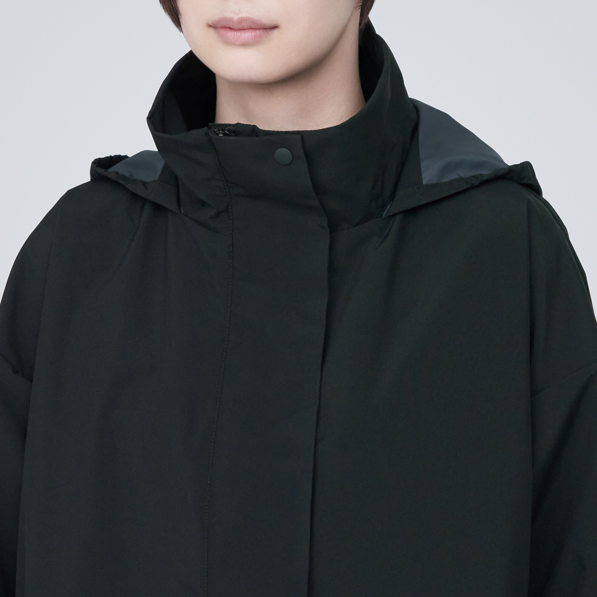 蒸れにくい　撥水フード付きロングコート