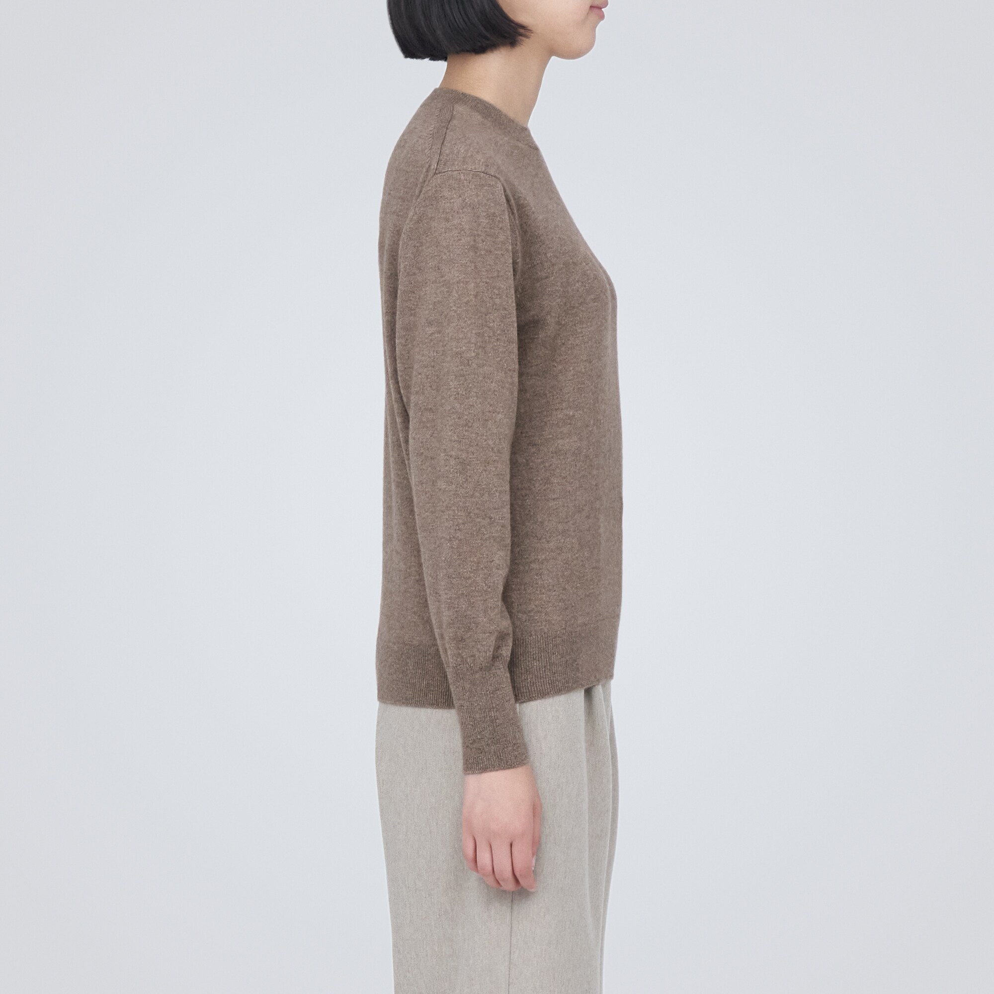 自然のまんまの色　カシミヤ　クルーネックセーター（数量限定）