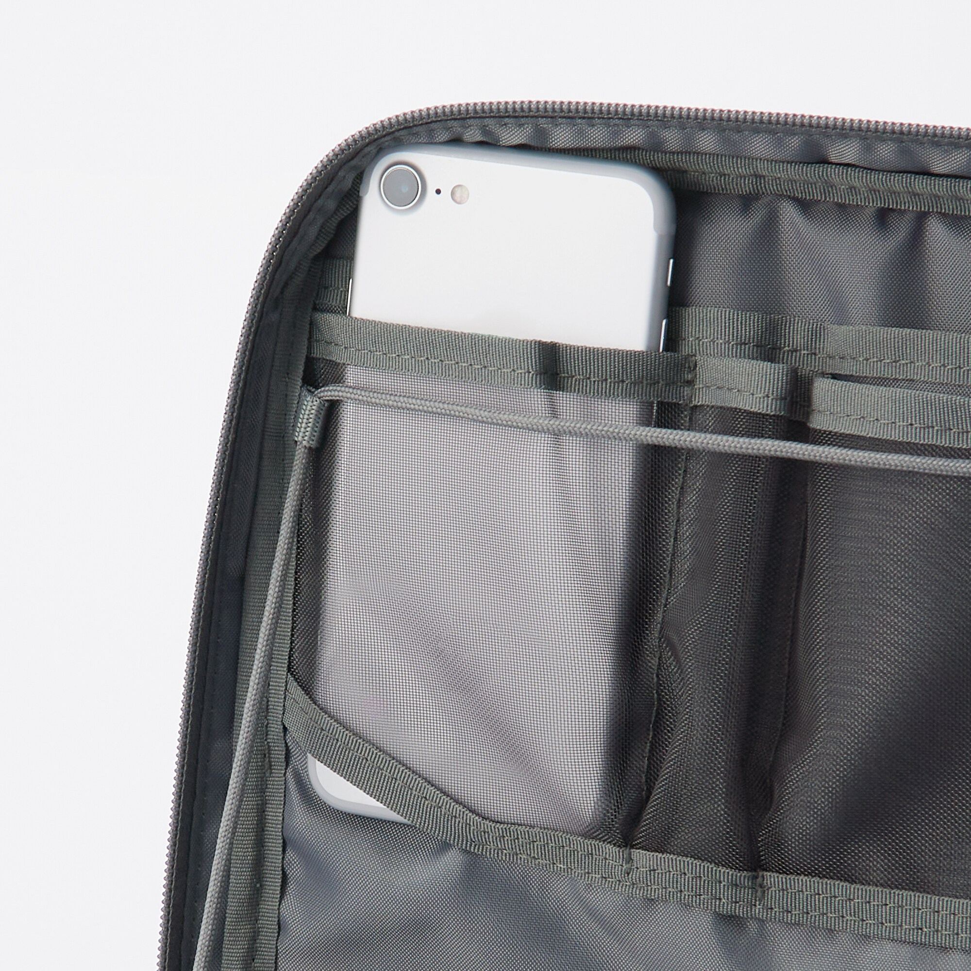 【Ａ４サイズ用】入れたまま使えるパソコンケース