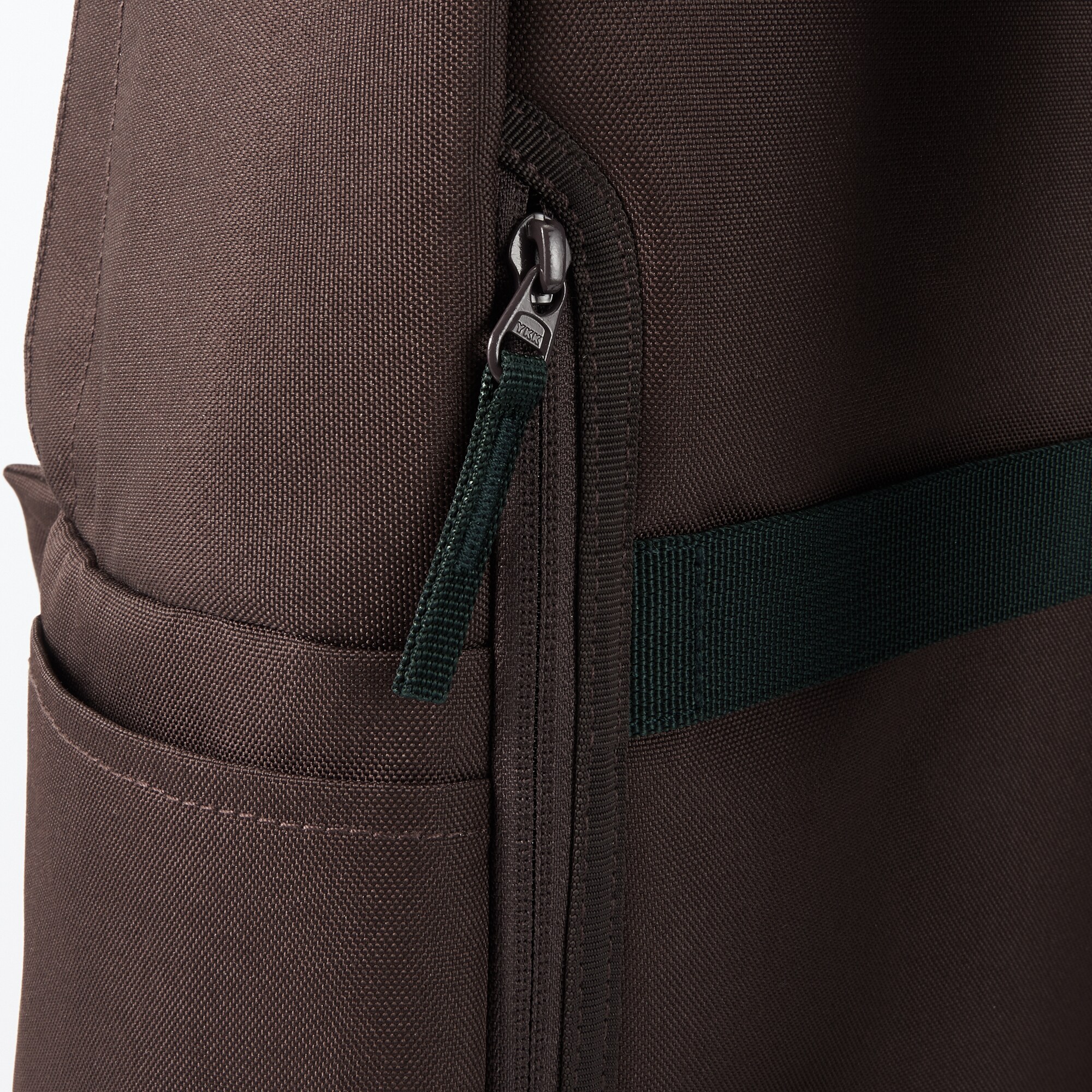 肩の負担を軽くする　撥水リュックサック