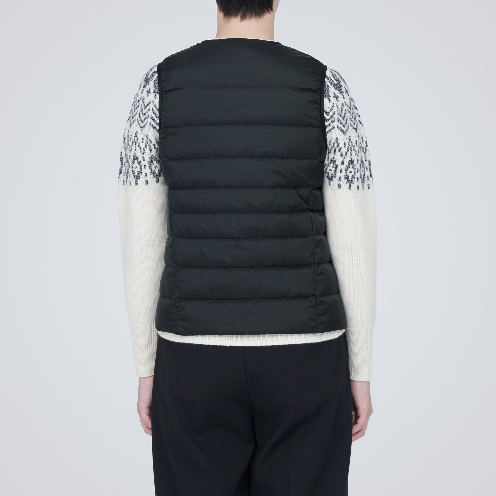 軽量ダウンノーカラーベスト（帯電防止裏地）