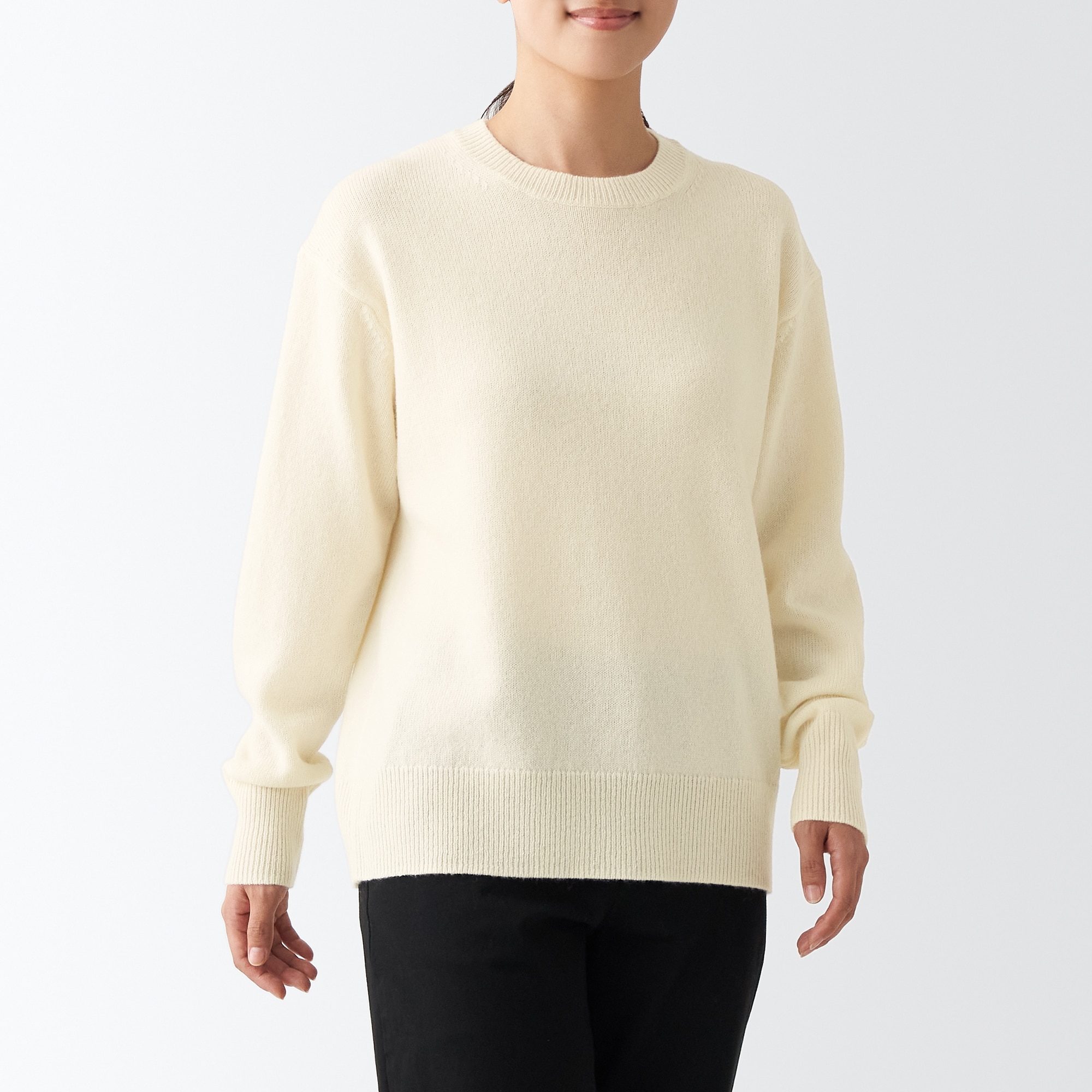 洗えるウールミドルゲージクルーネックセーター