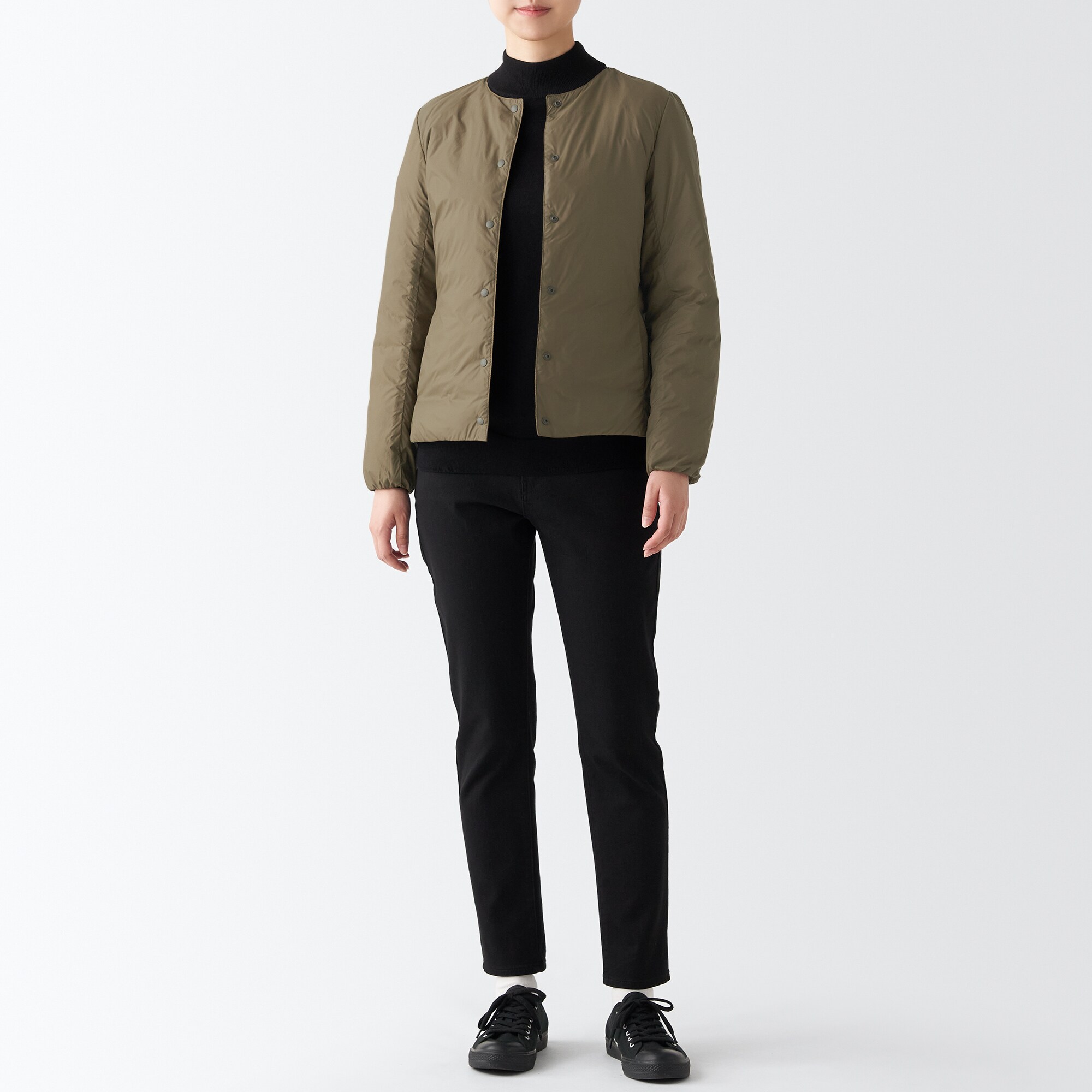 再生ナイロン軽量ノーカラーダウンジャケット（数量限定）