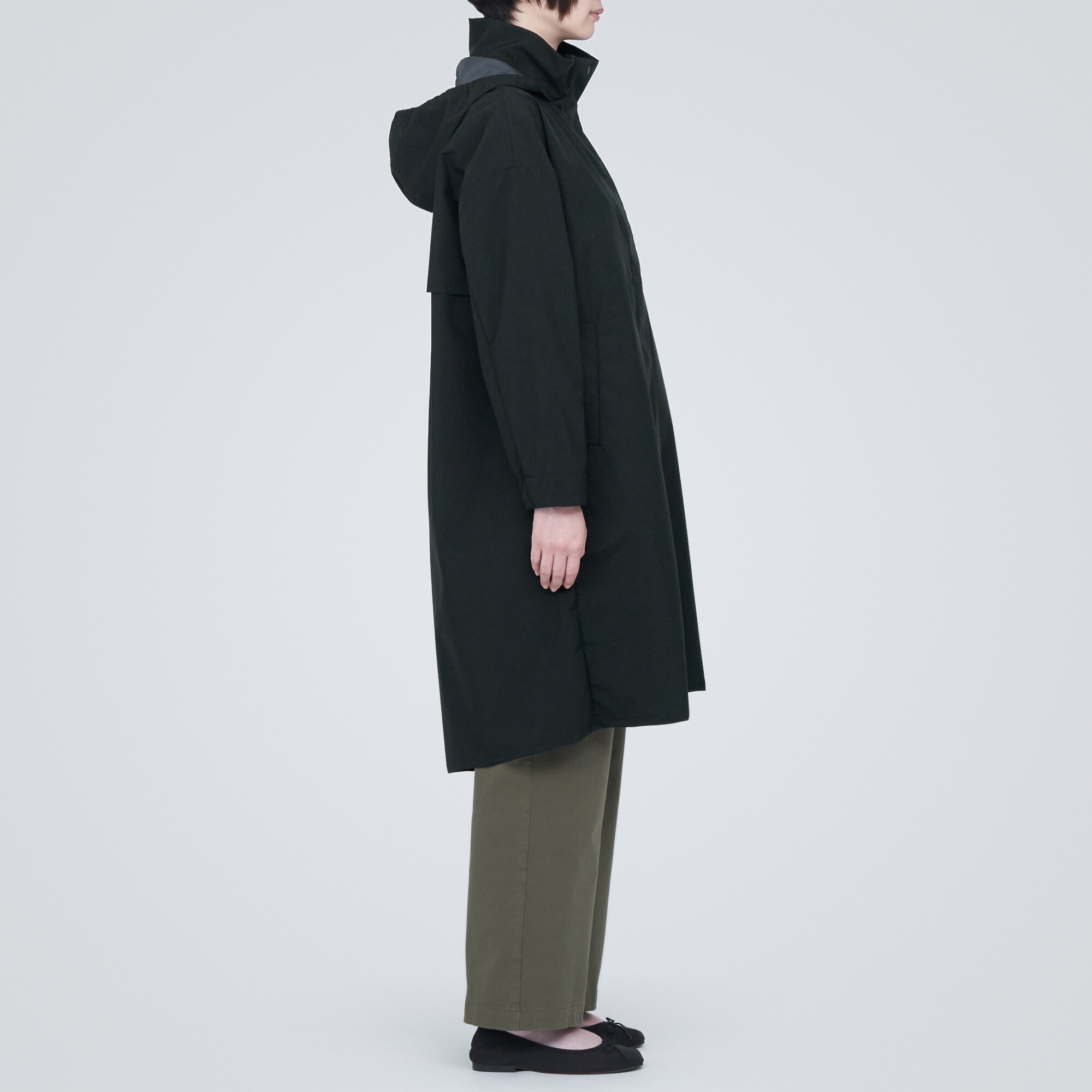 蒸れにくい　撥水フード付きロングコート