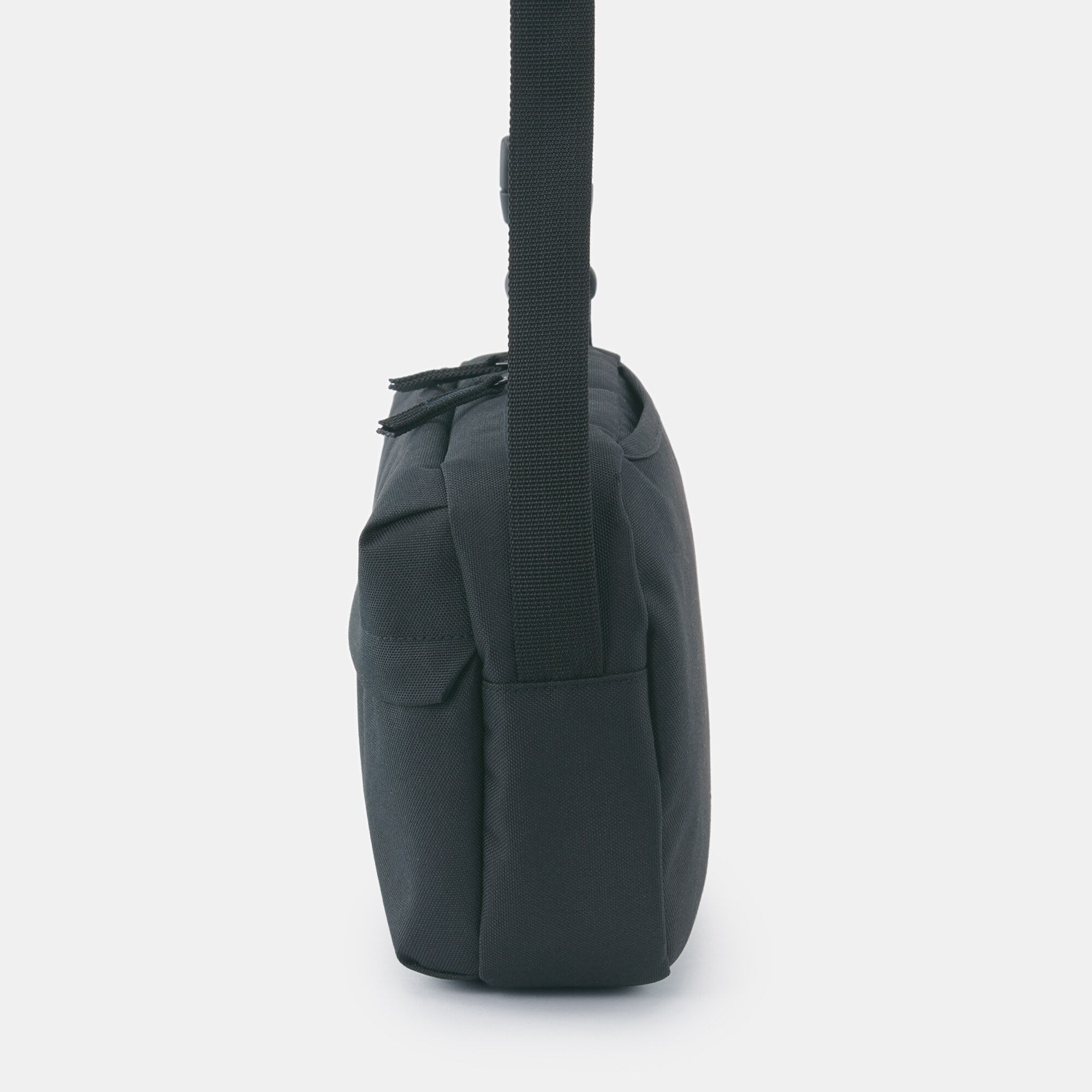 ウエストポーチにもなる　撥水ショルダーバッグ