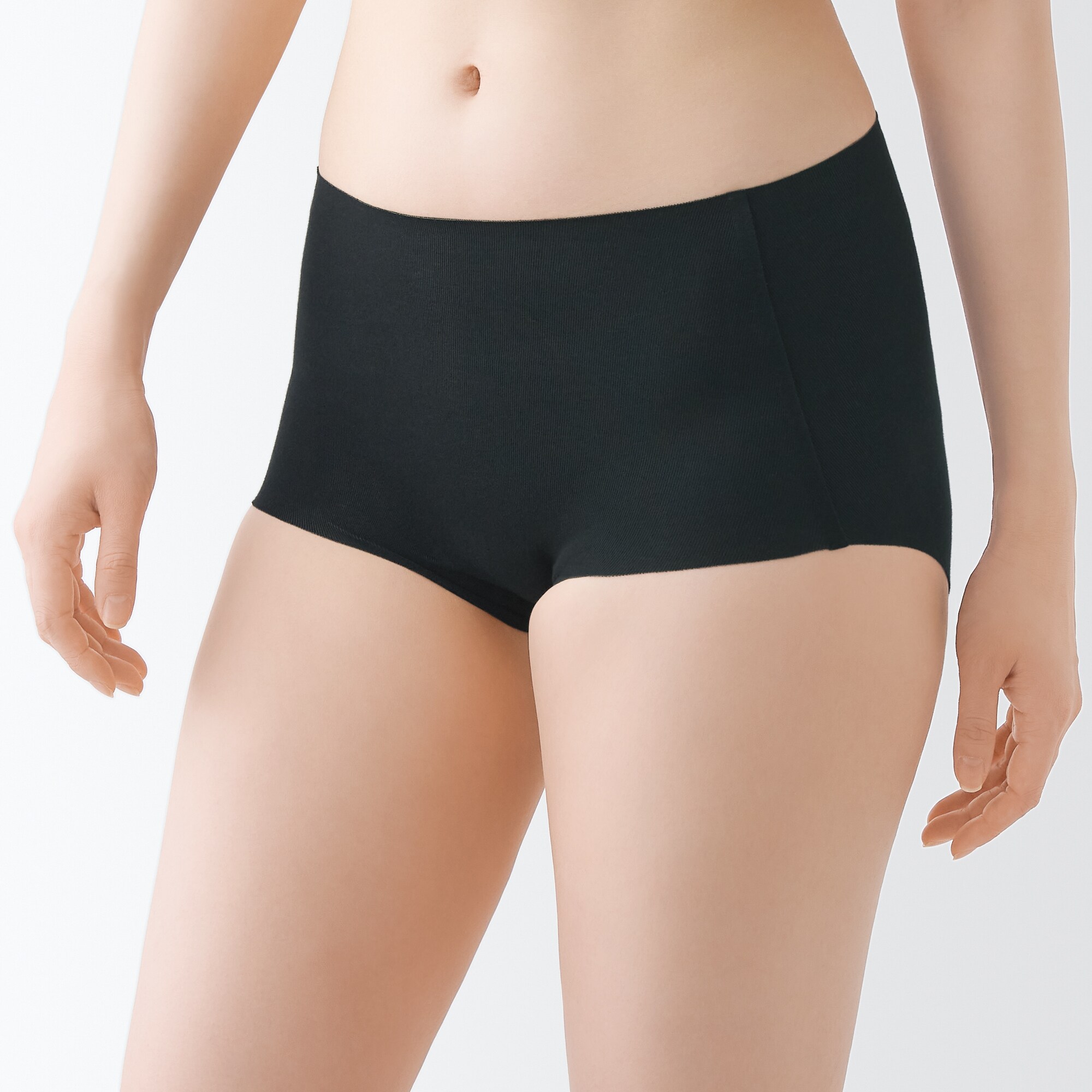 どこにも縫い目がないサニタリーショーツ