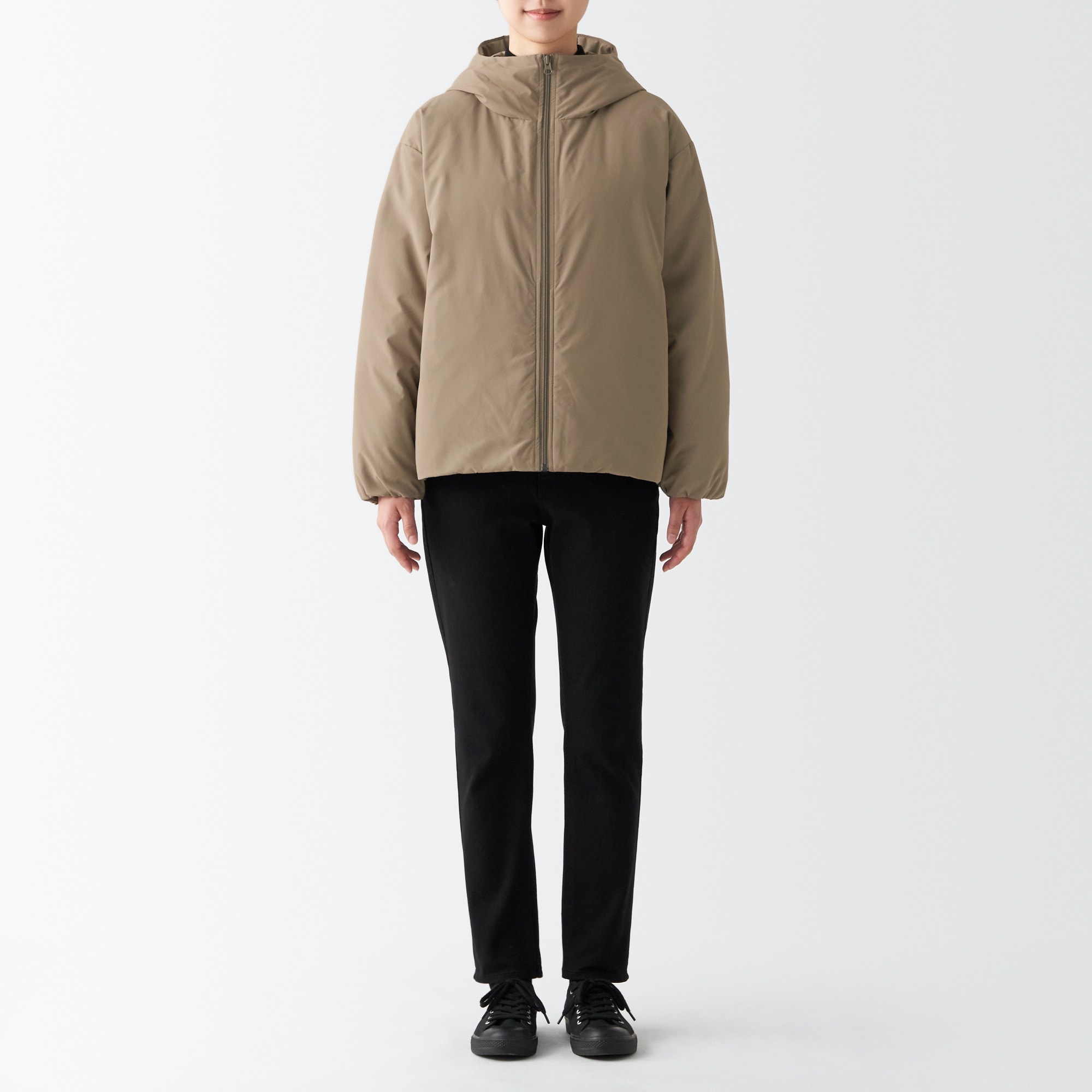 再生ポリエステル水を弾くダウンジャケット