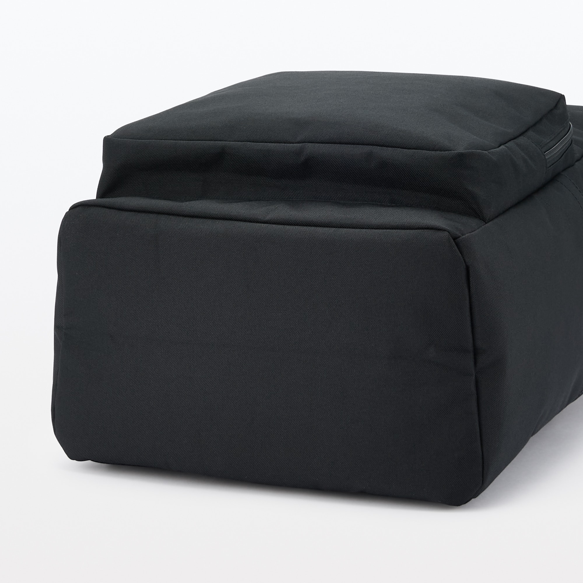 肩の負担を軽くする　撥水上から開くリュックサック