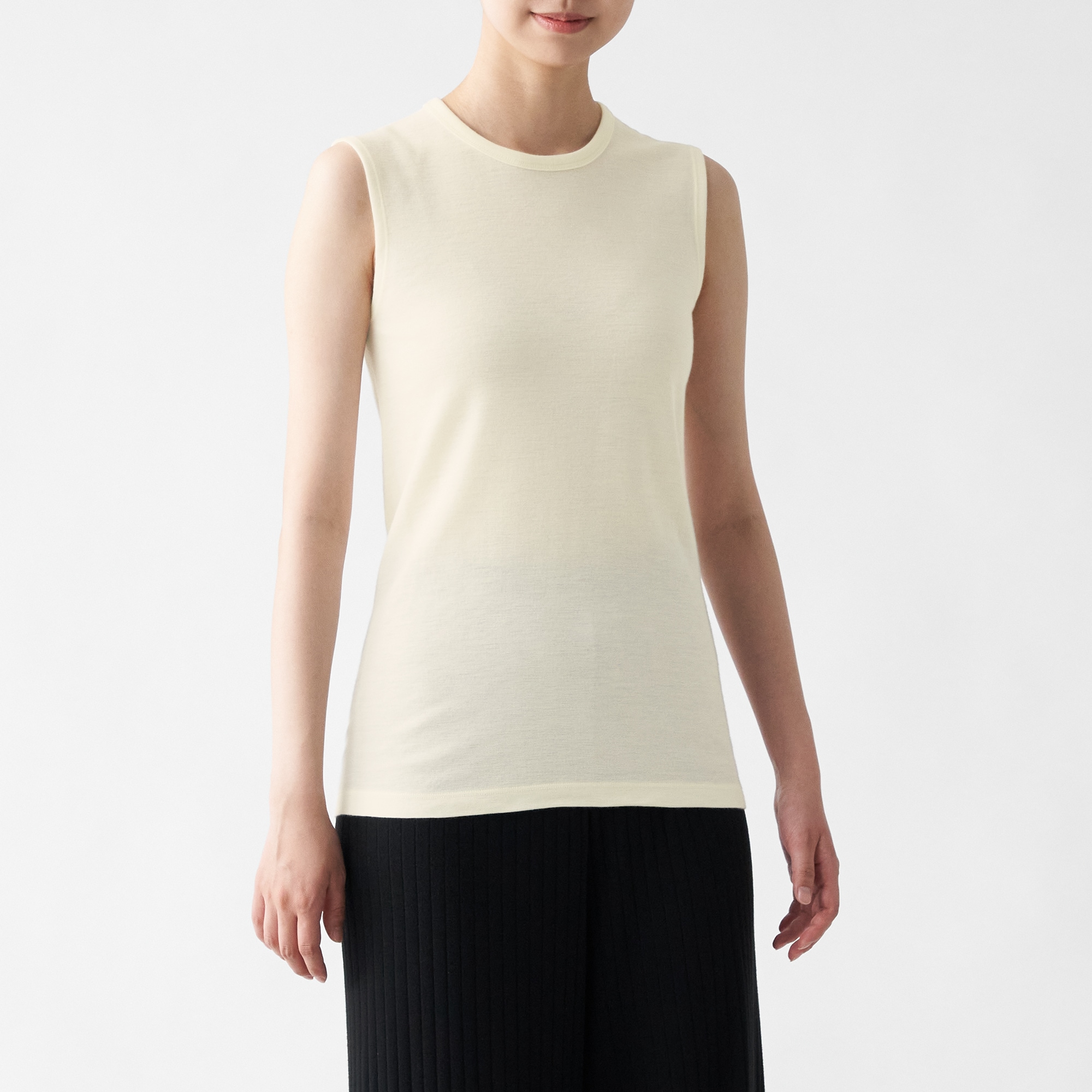 ウールスリーブレスＴシャツ