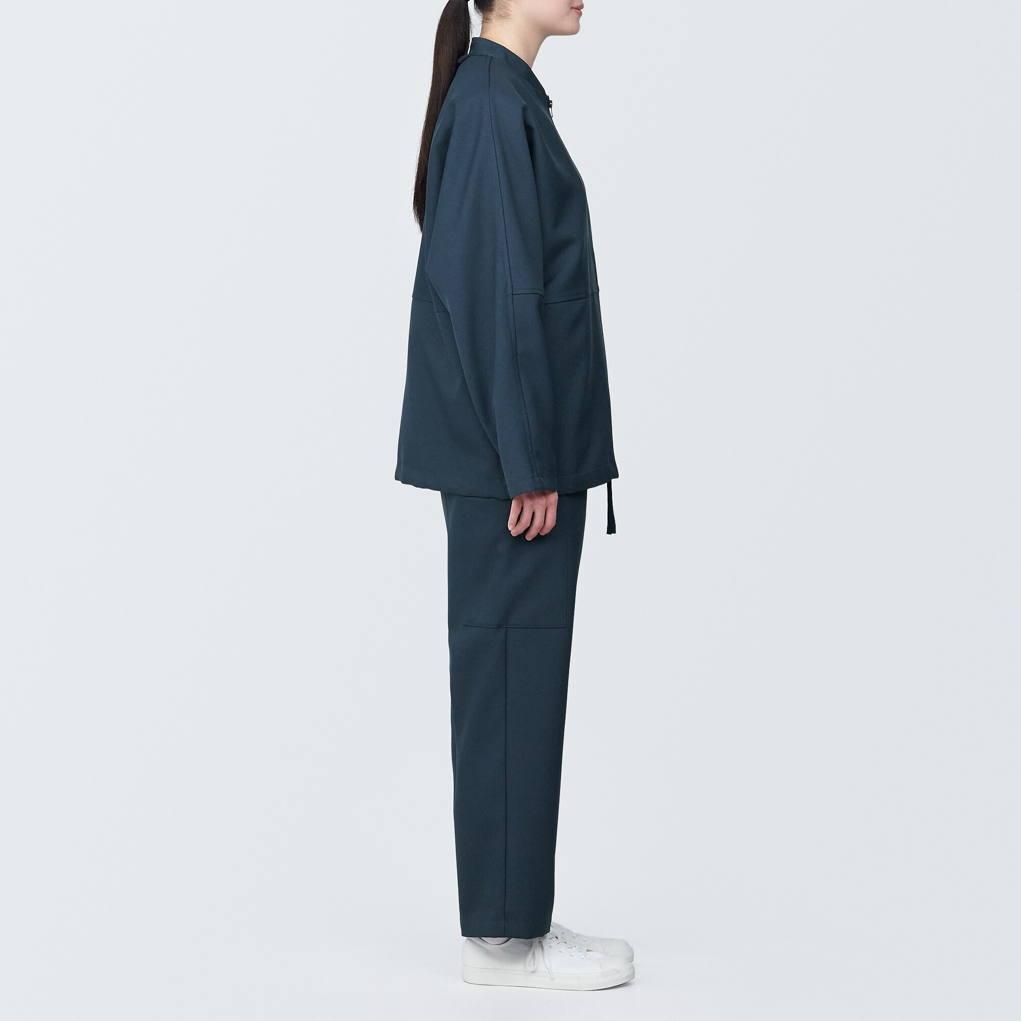 汚れが落ちやすいカーゴパンツ