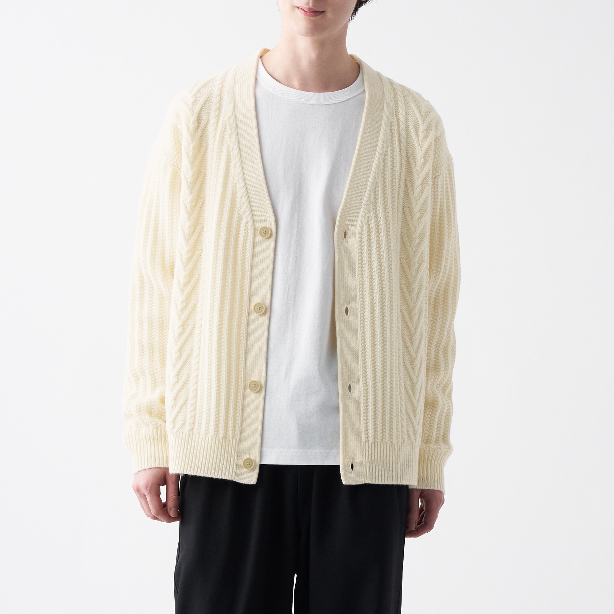 メリノウールケーブル柄Ｖネックカーディガン
