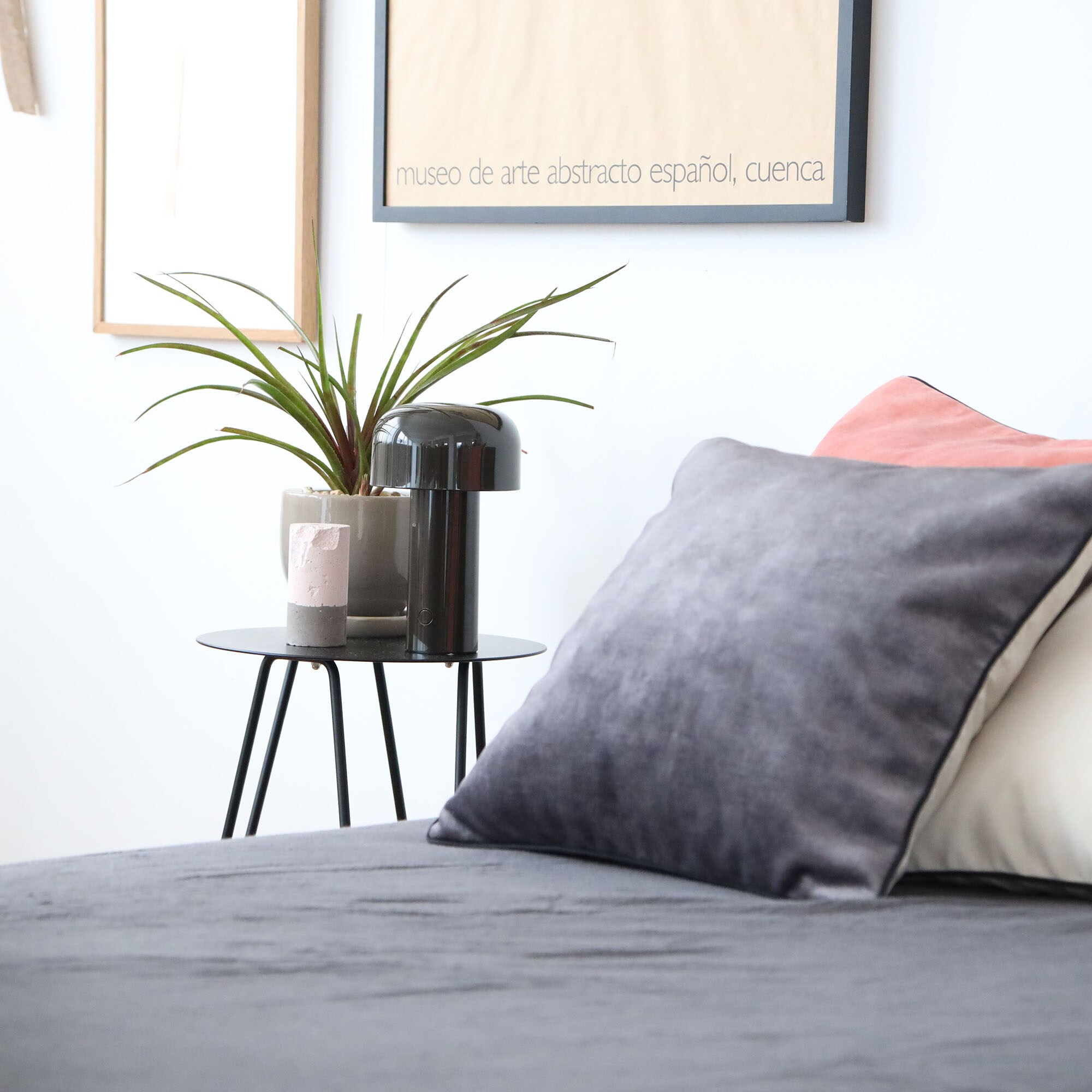 ［ＩＤＥＥ］ＷＡＬＬＡＢＹ　ＳＩＤＥ　ＴＡＢＬＥ