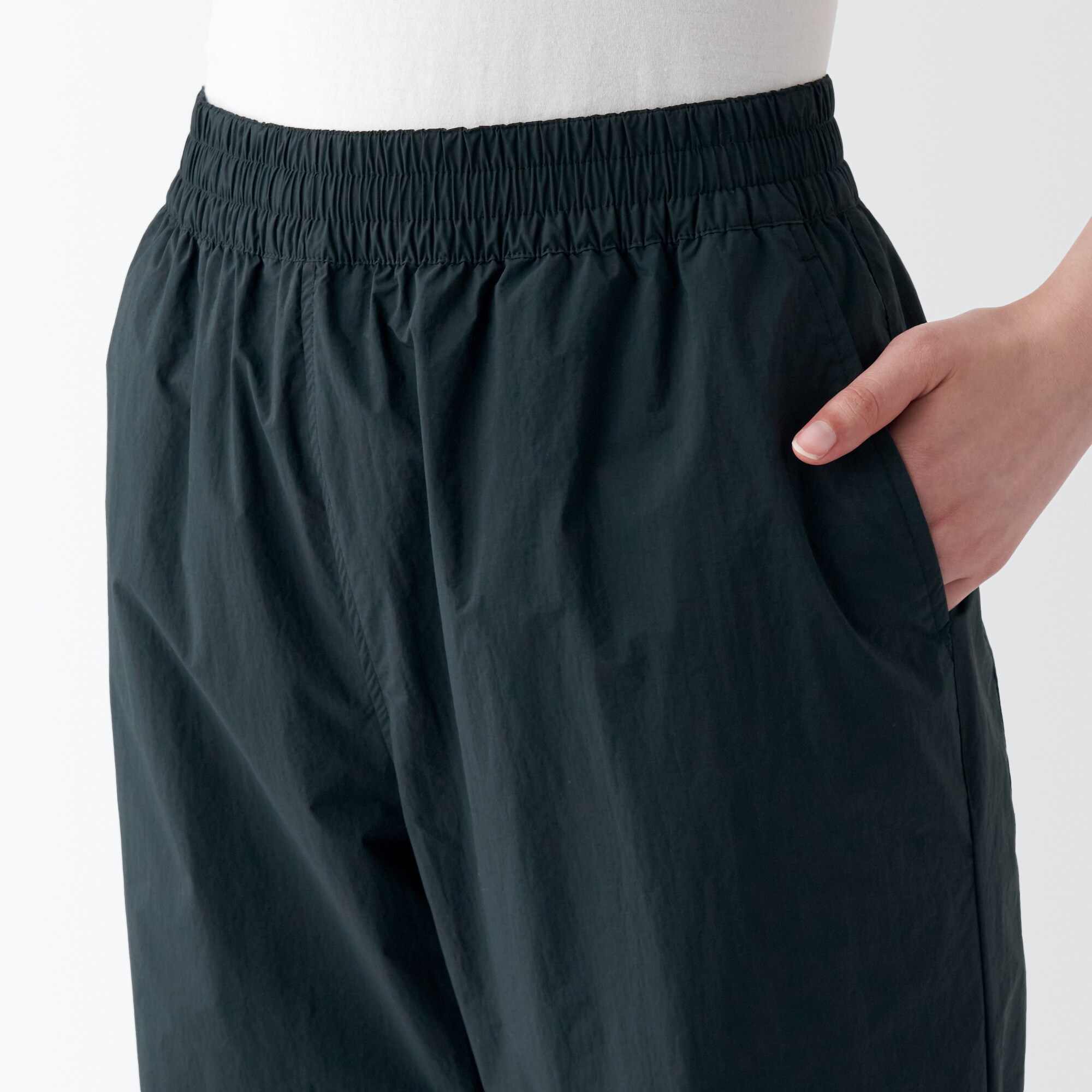 撥水防風パンツ