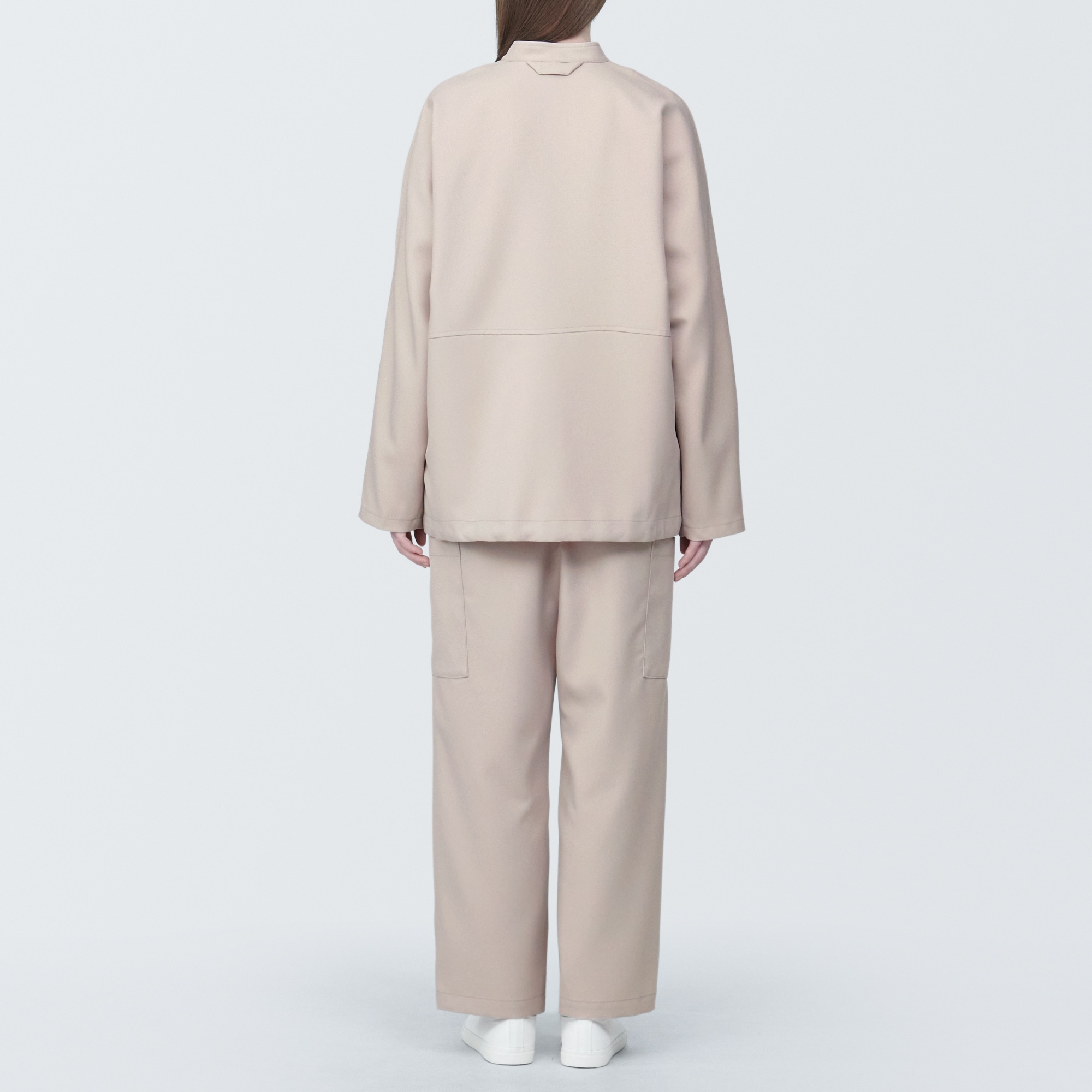 汚れが落ちやすいジップアップブルゾン