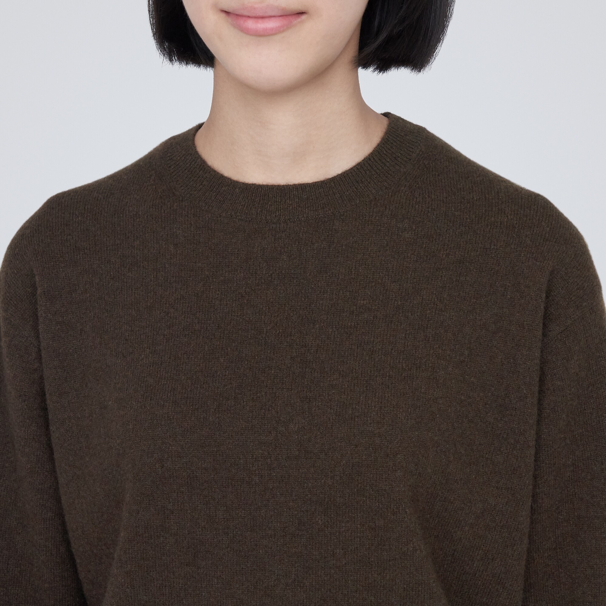 自然のまんまの色　ヤク　クルーネックセーター（数量限定）