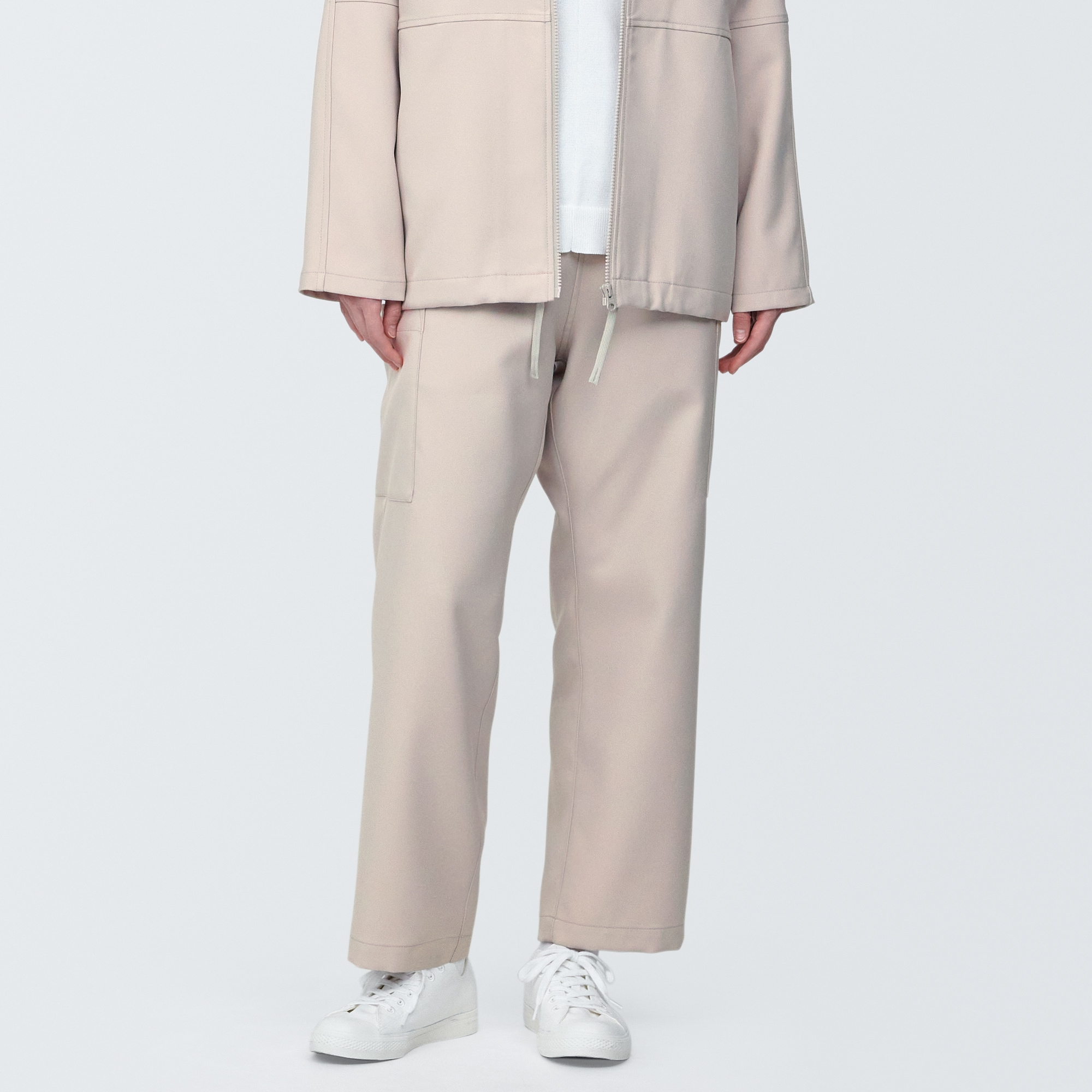 汚れが落ちやすいカーゴパンツ