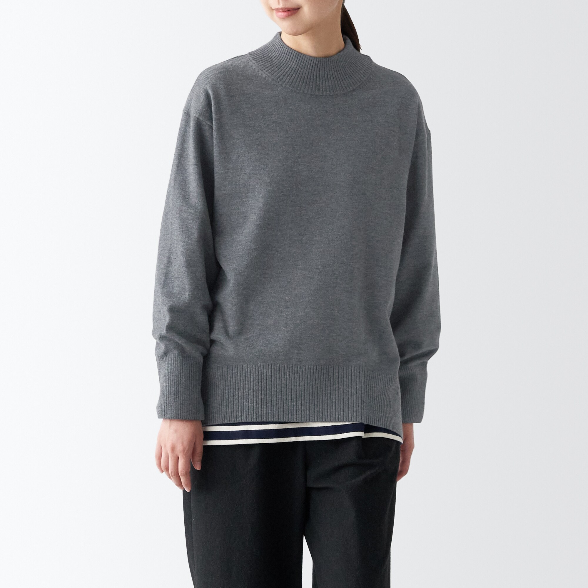 洗えるニットハイネックセーター