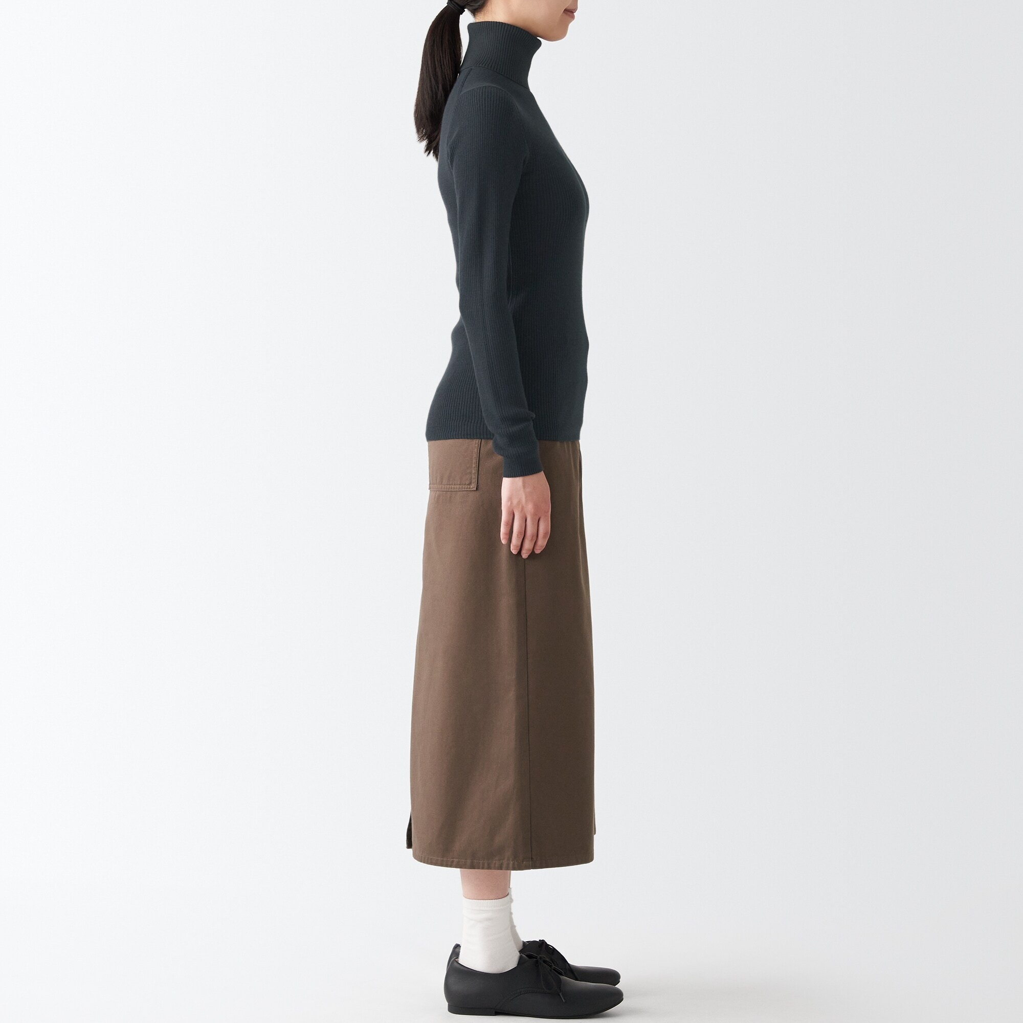 首のチクチクを抑えたリブタートルネック洗えるセーター