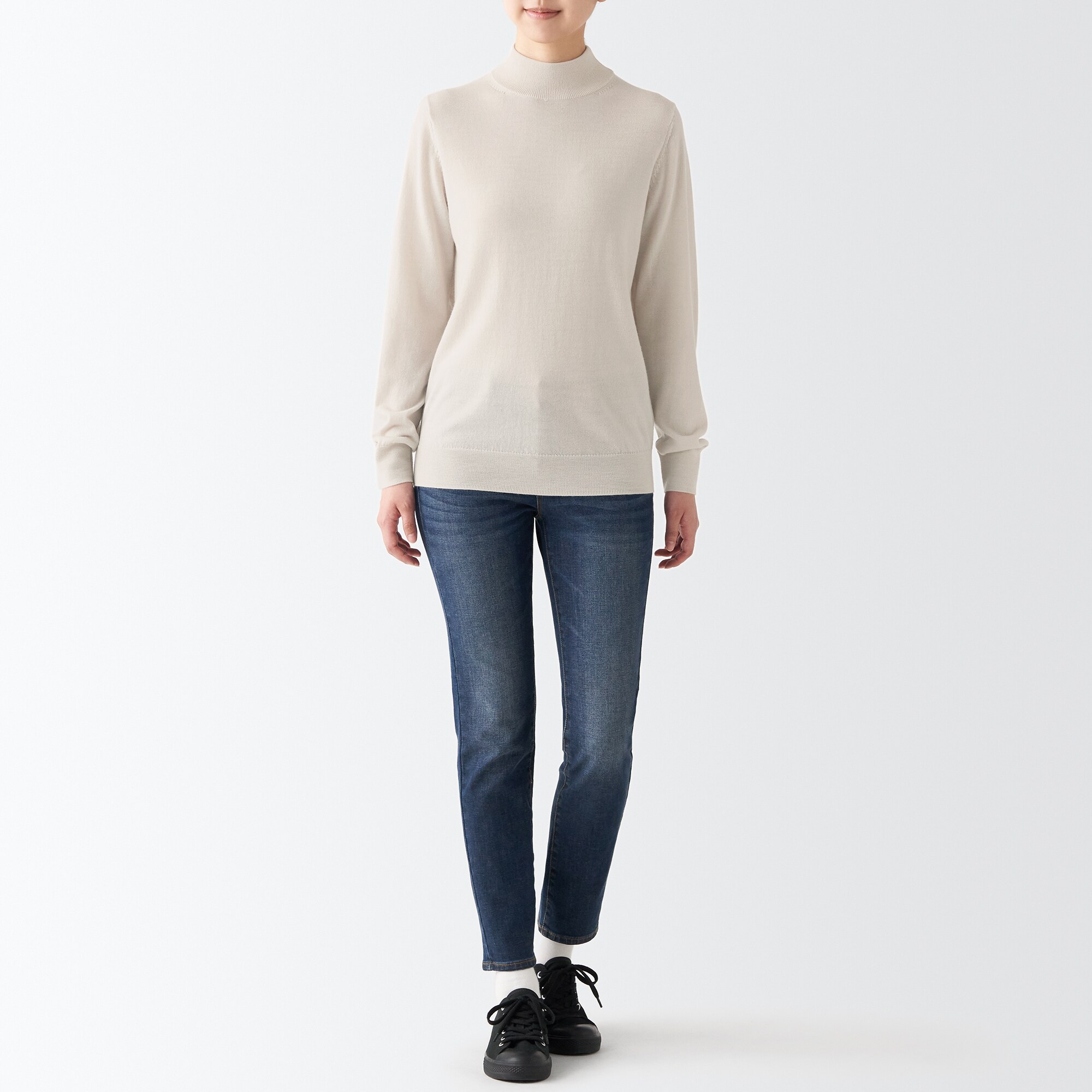 首のチクチクを抑えたハイネック洗えるセーター