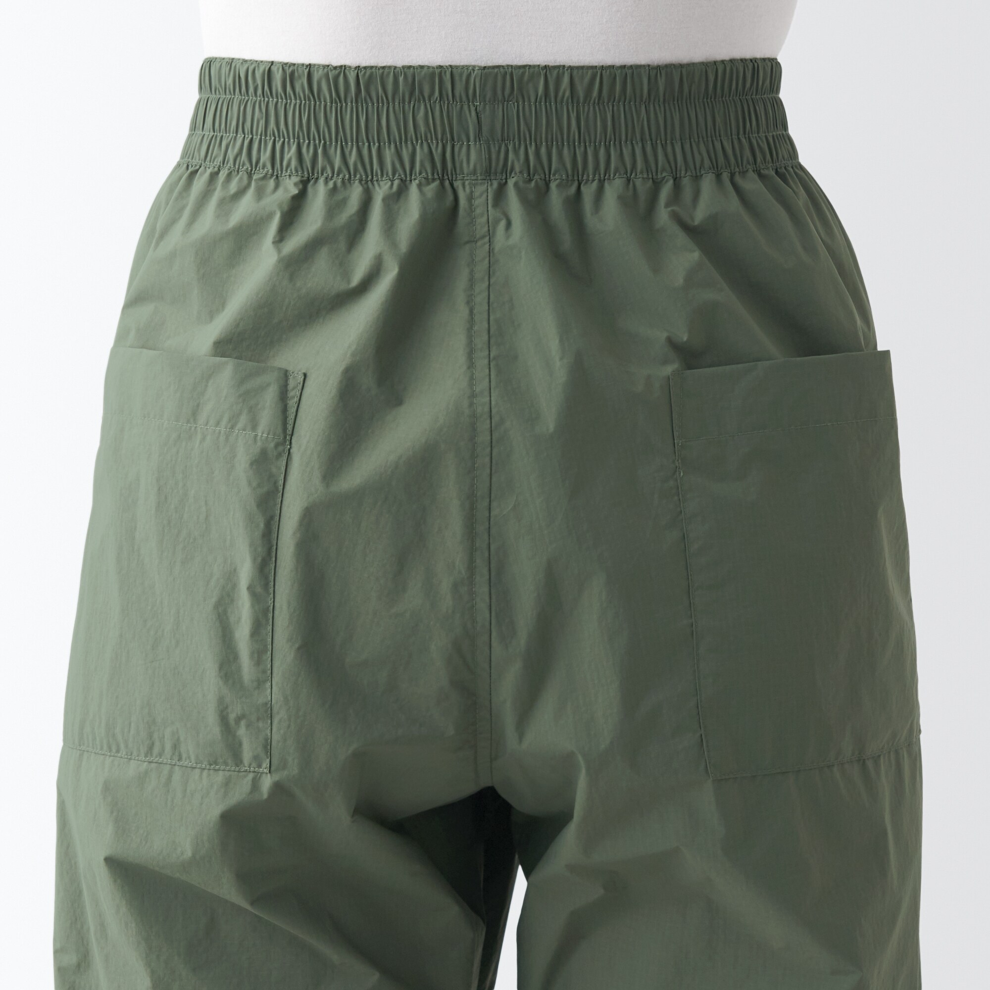 撥水防風パンツ