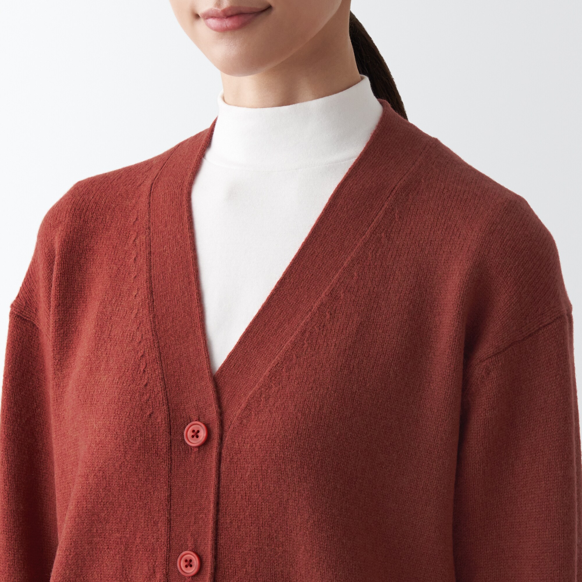 ウールミドルゲージＶネックカーディガン