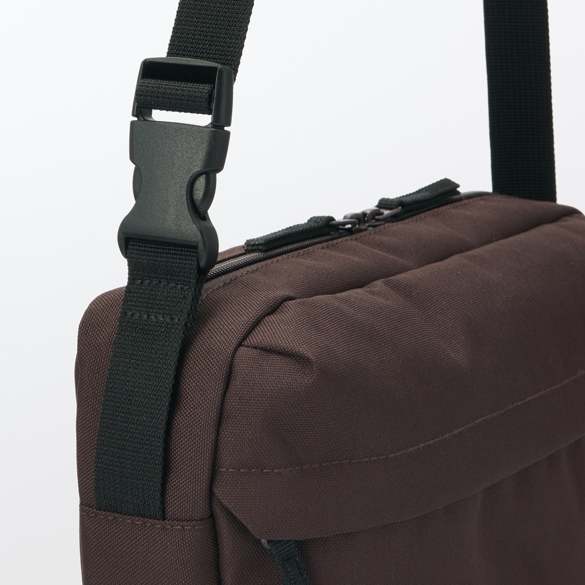 ウエストポーチにもなる　撥水ショルダーバッグ