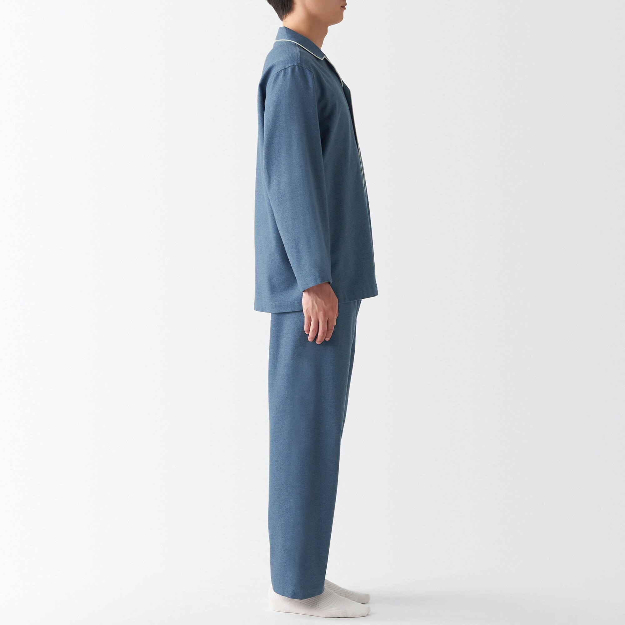 【両面起毛で温かい】脇に縫い目のない　フランネルパジャマ（旧仕様：丸襟タイプ・お尻ポケットなし）