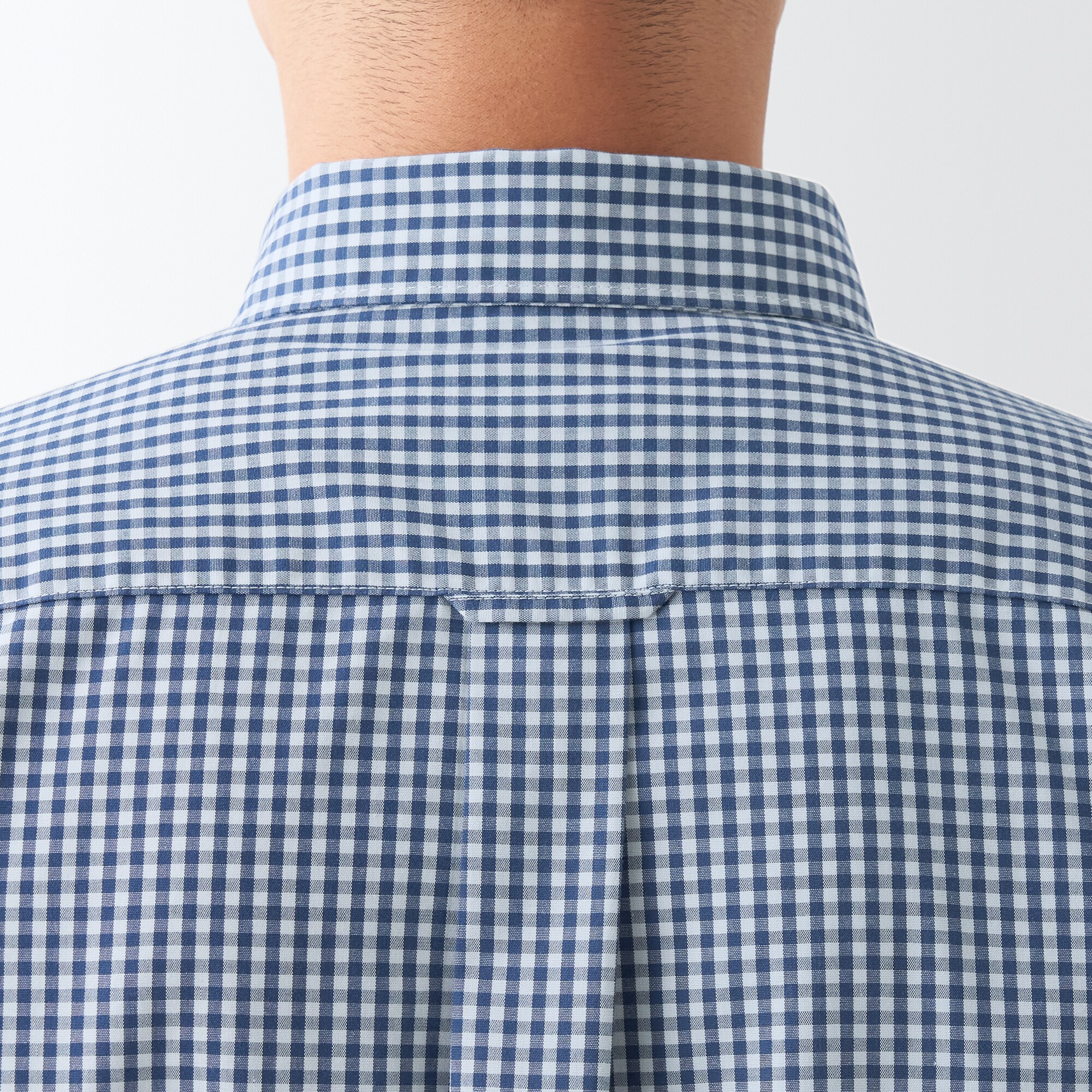 シワになりにくいボタンダウン長袖シャツ