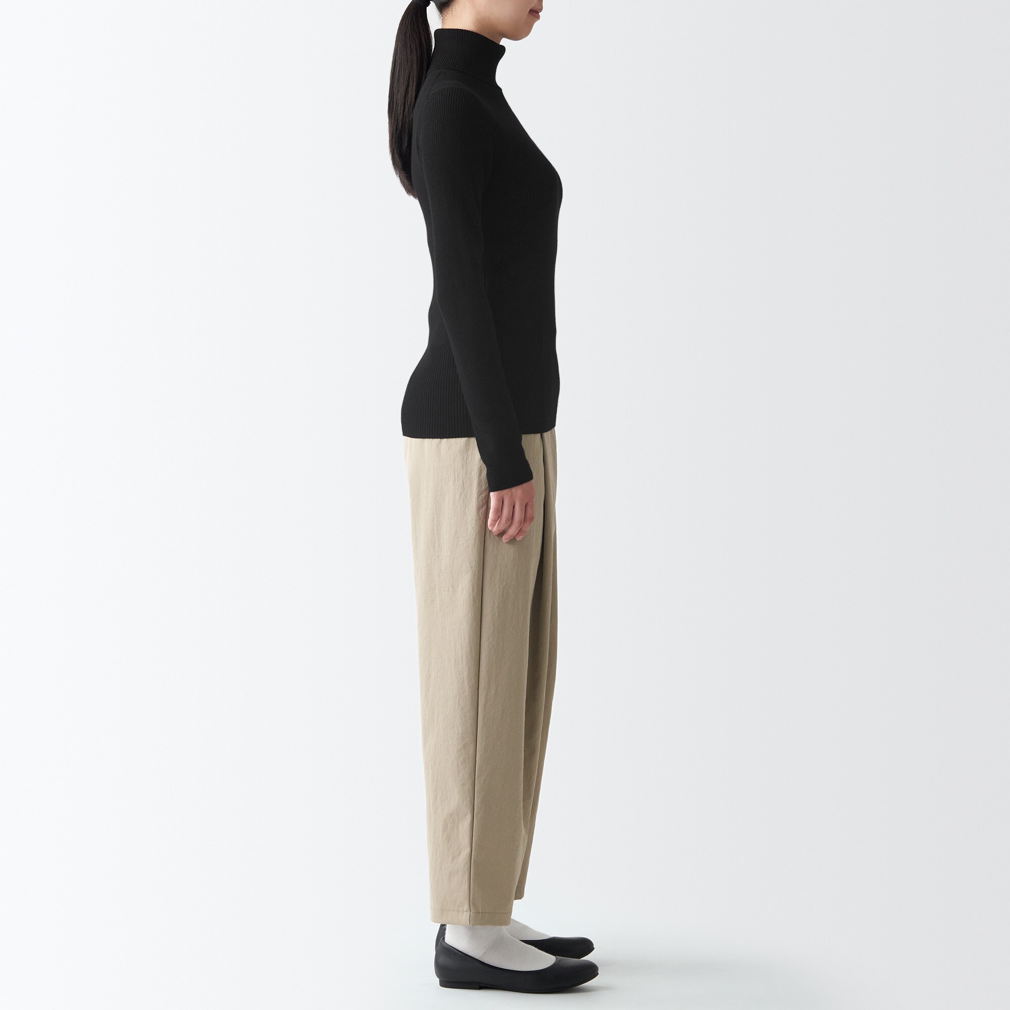 首のチクチクを抑えたリブ　タートルネック洗えるセーター（数量限定）