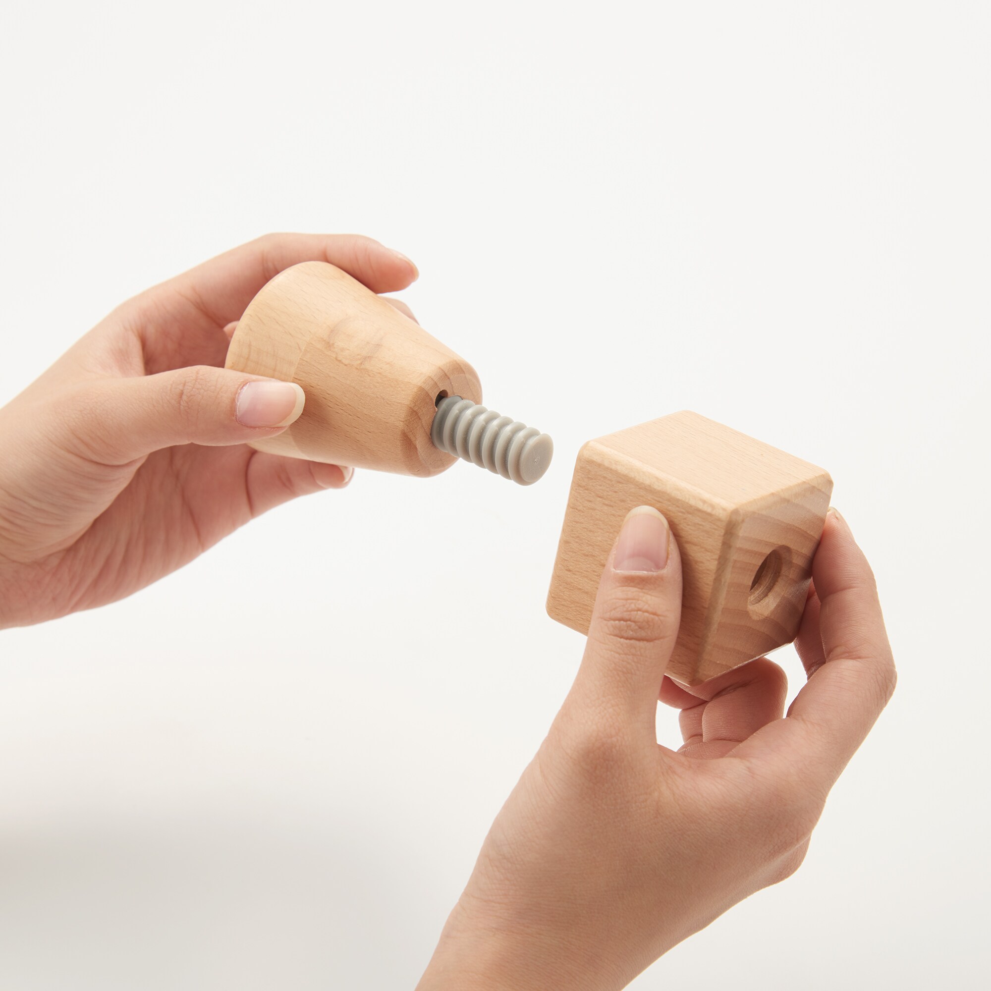 木のおもちゃ・ねじあそび