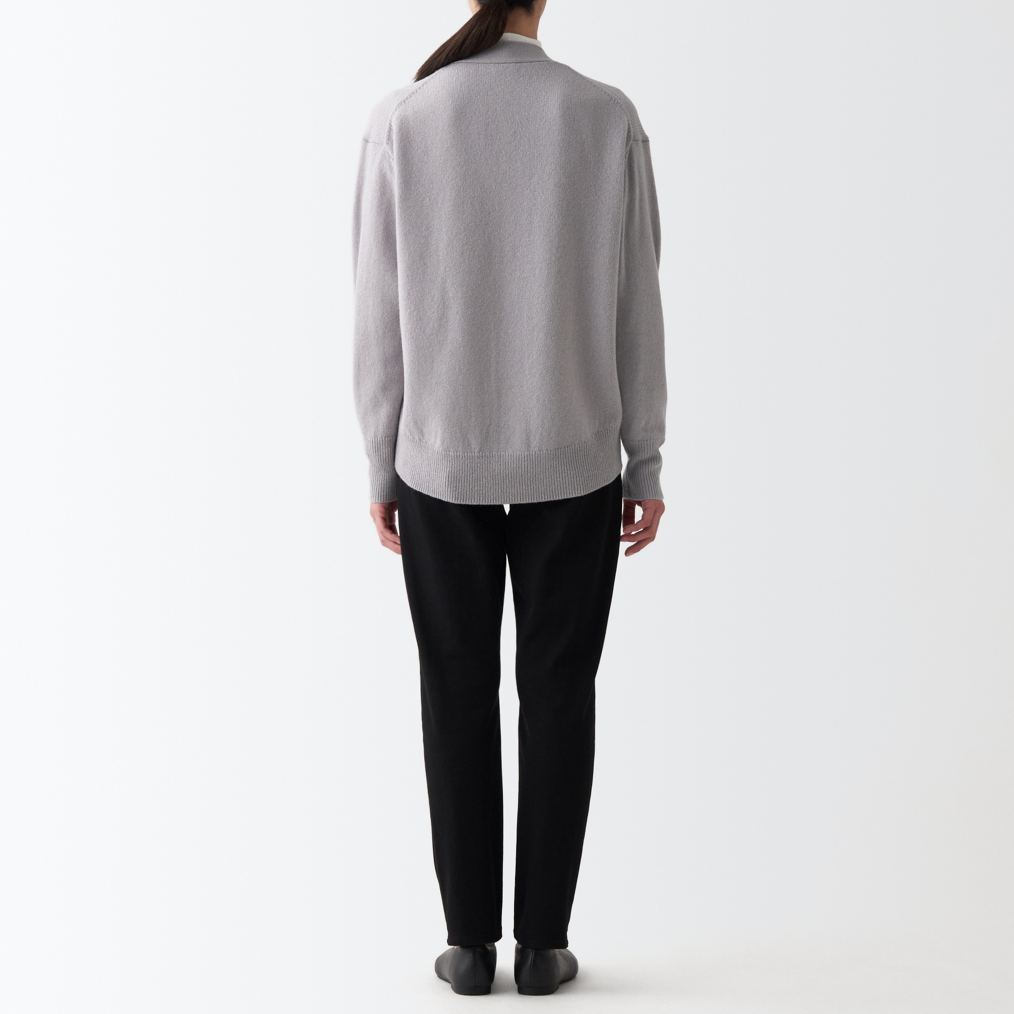 ウールミドルゲージＶネックカーディガン