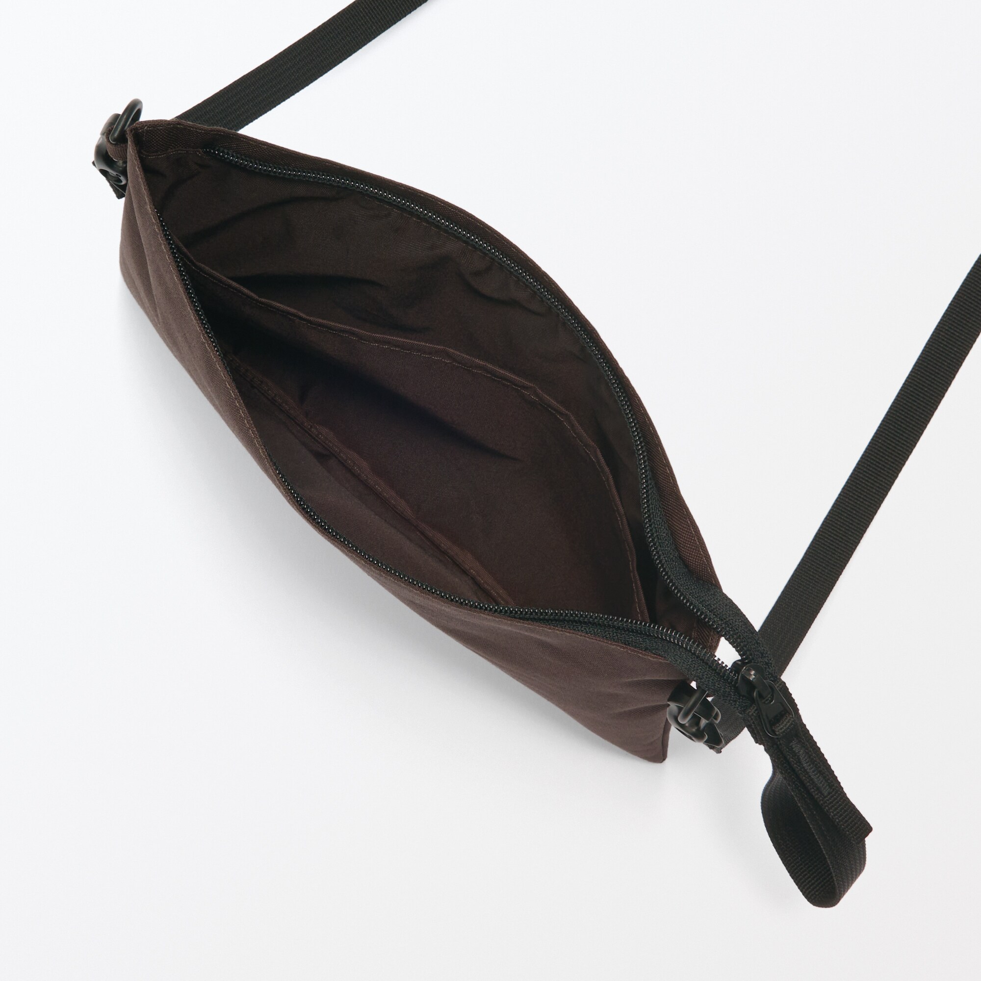 ポーチとしても使える　撥水サコッシュ