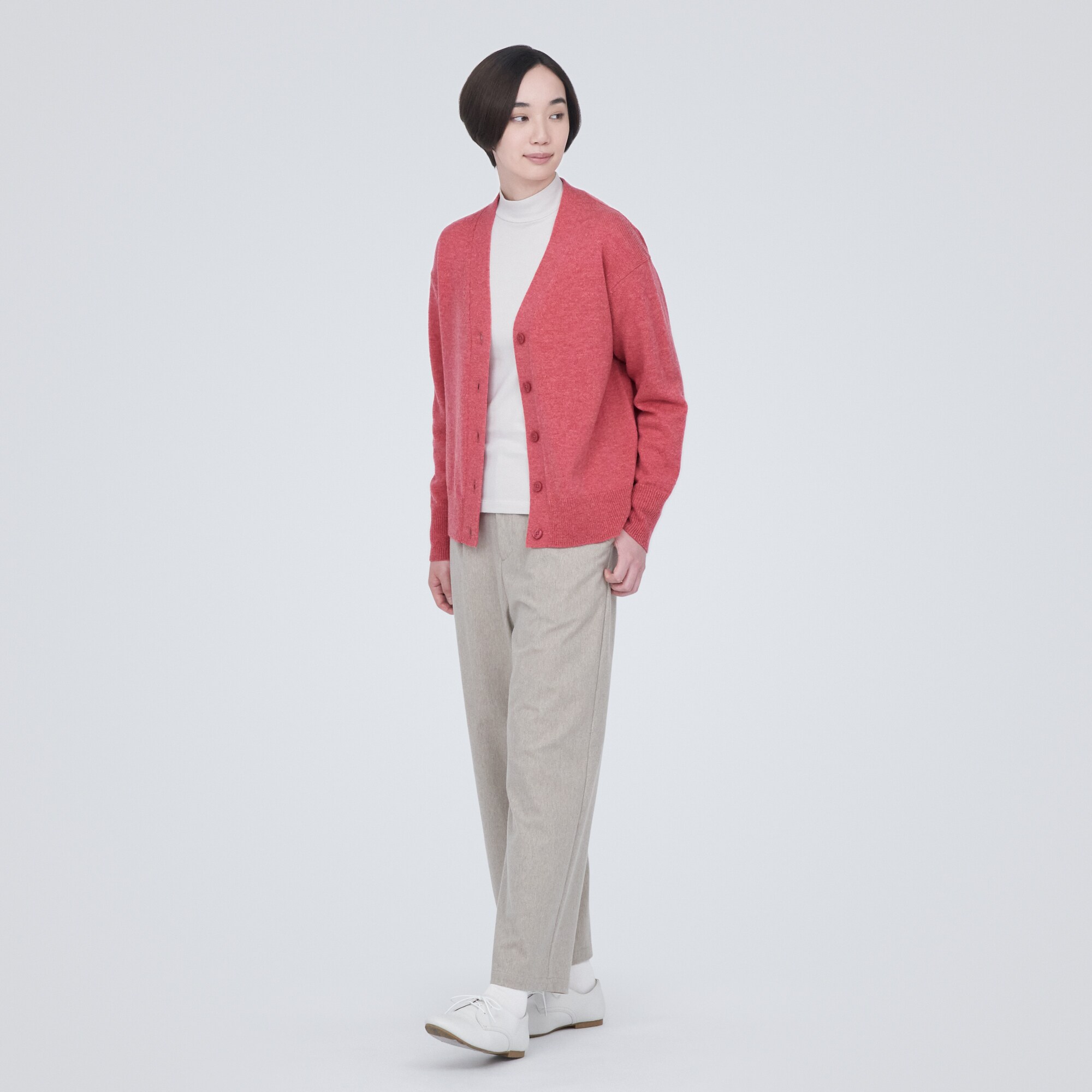 洗えるウールミドルゲージＶネックカーディガン