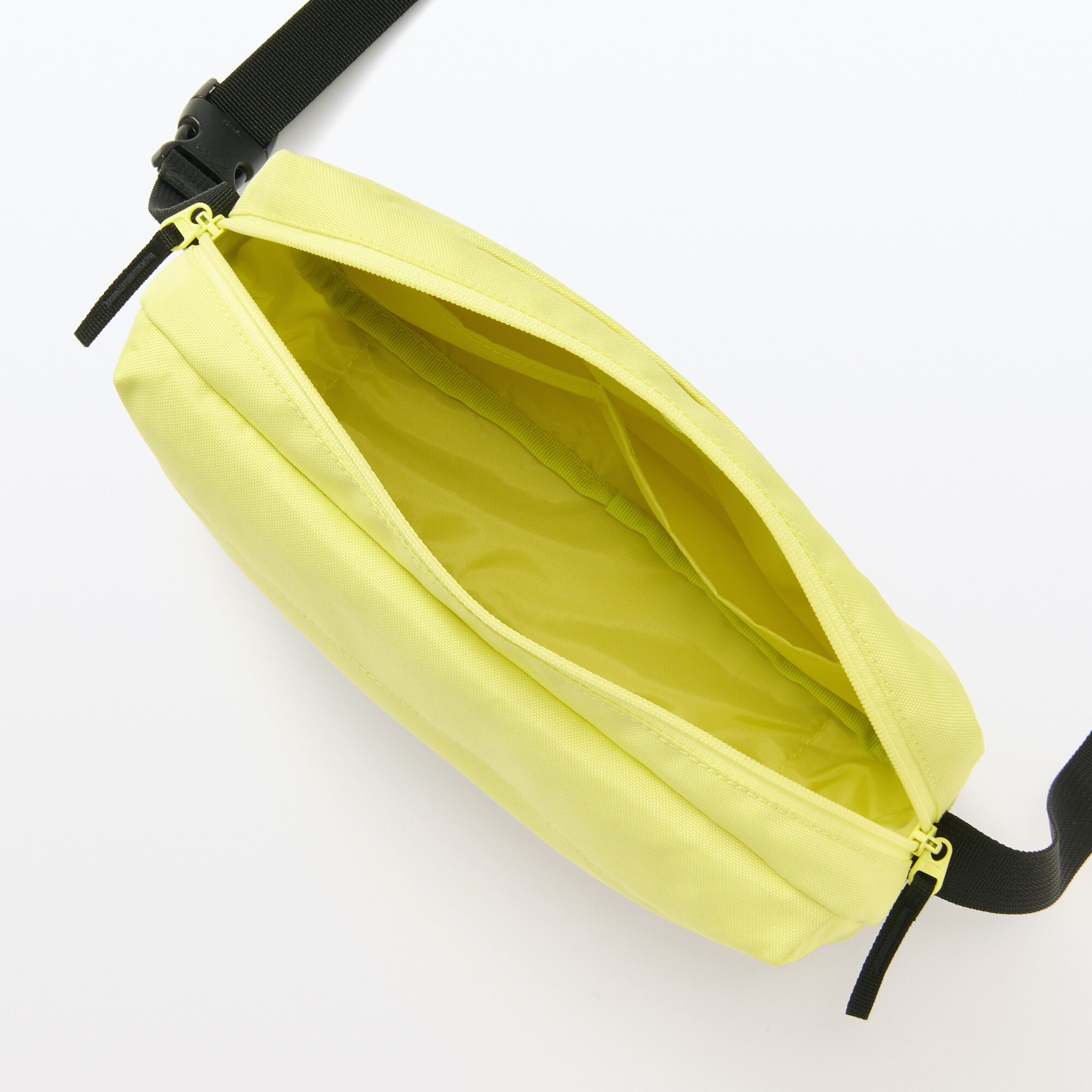 ウエストポーチにもなる　撥水ショルダーバッグ