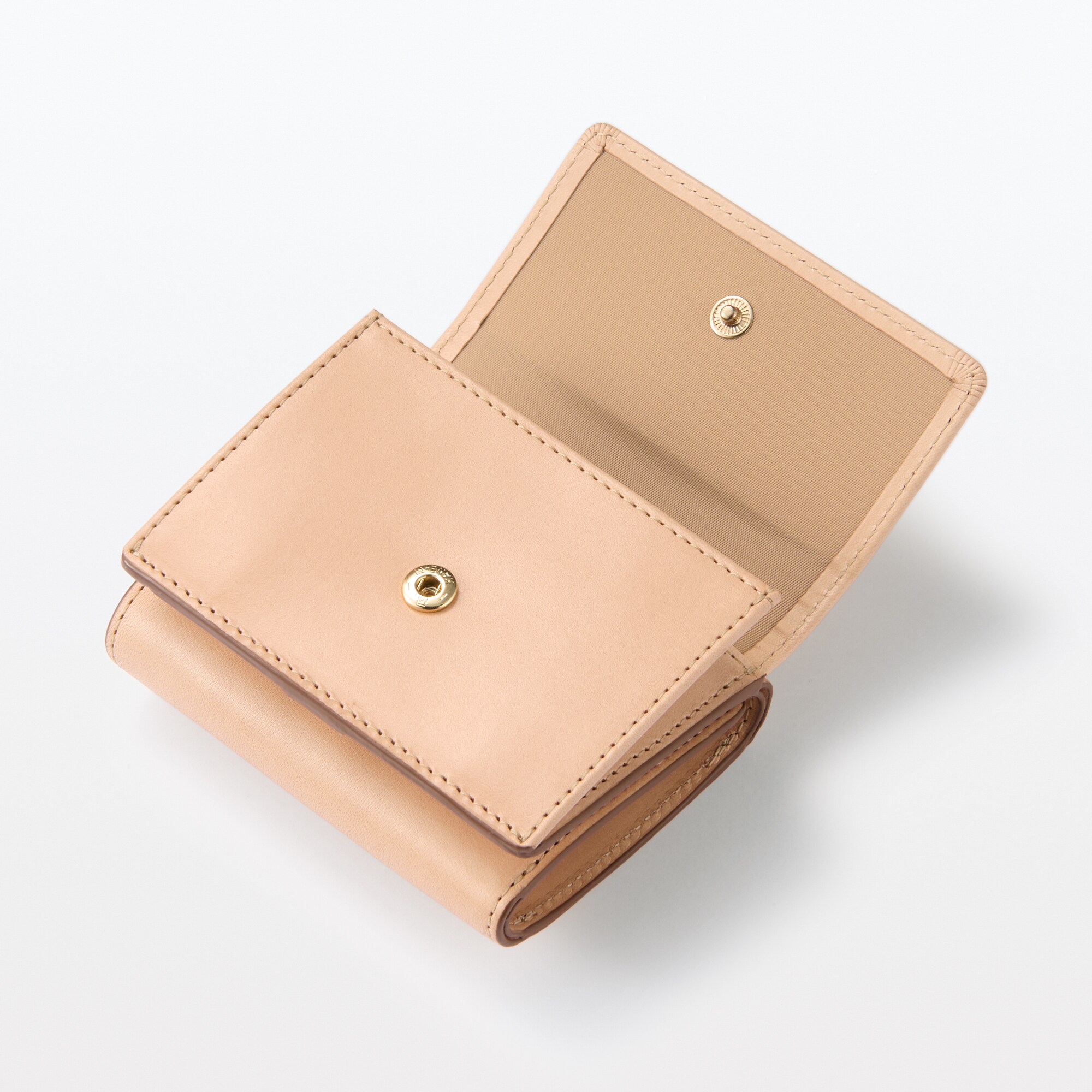 イタリア産ヌメ革　三つ折り財布